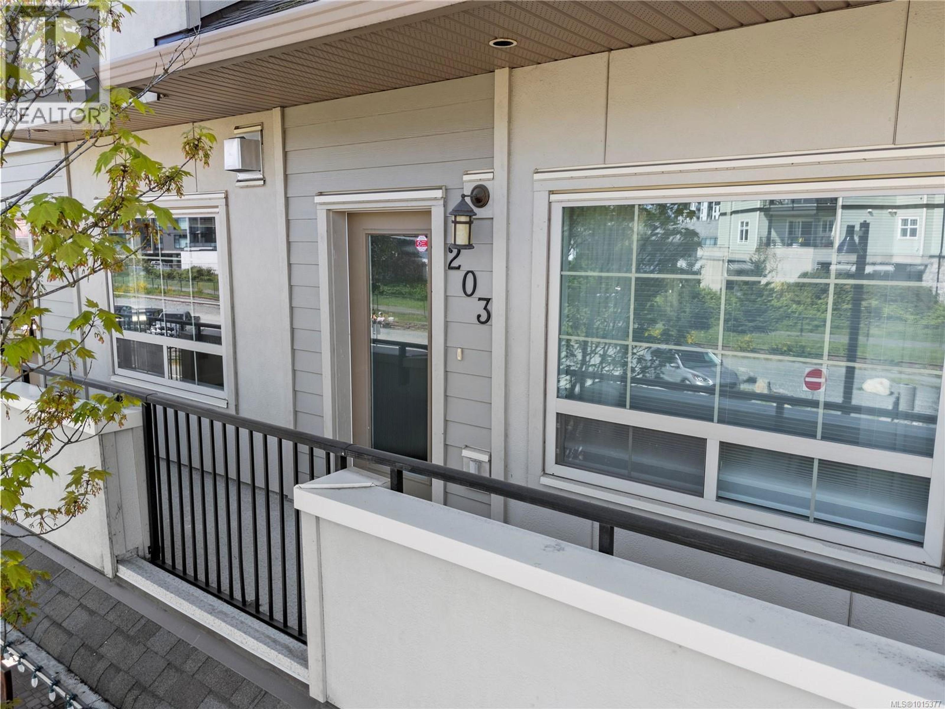 785 Station Ave, Langford - Exteriors - Photo 2