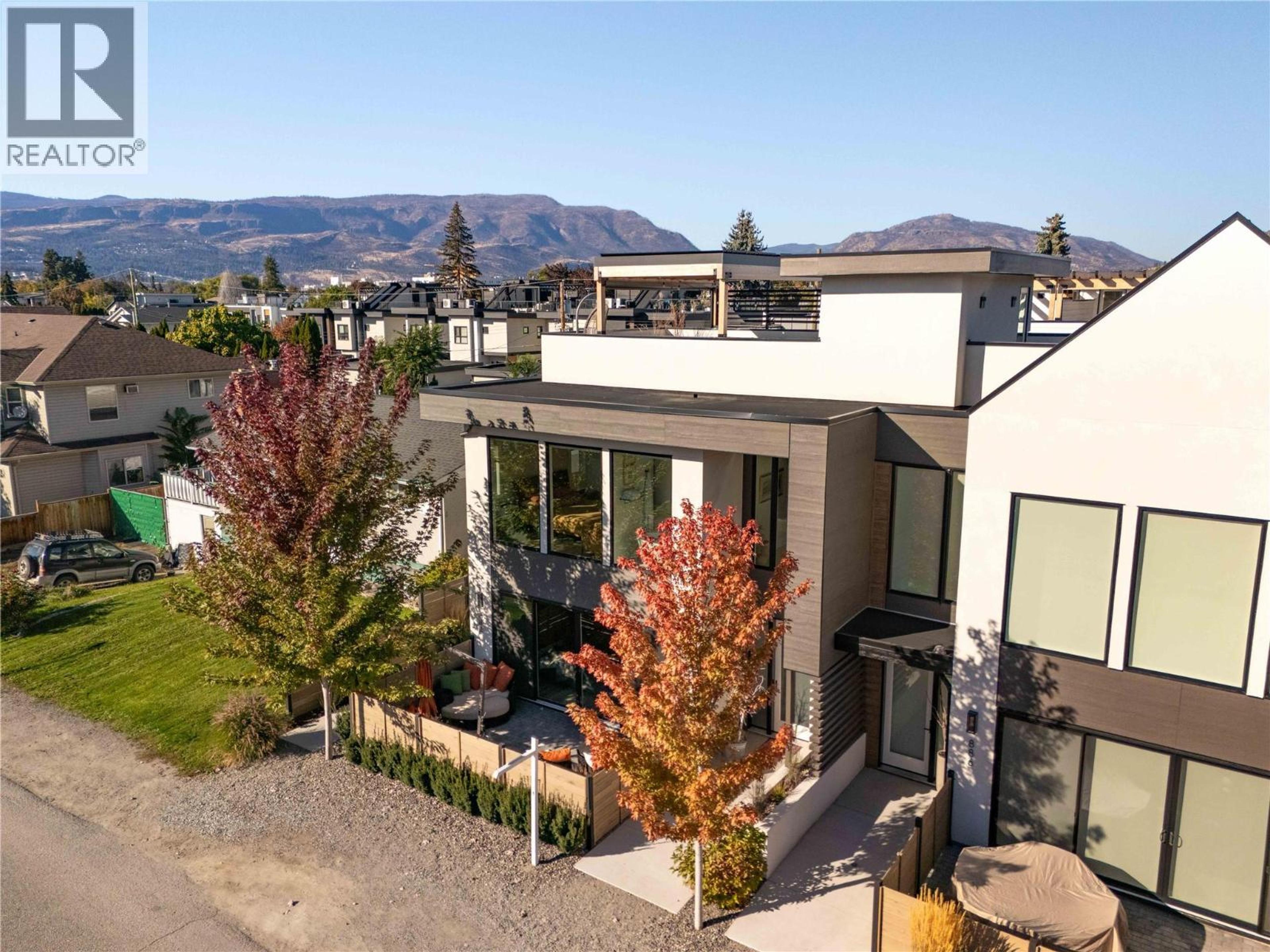 884 Patterson Avenue, Kelowna - Exteriors - Drone/Aerial View - Photo 5