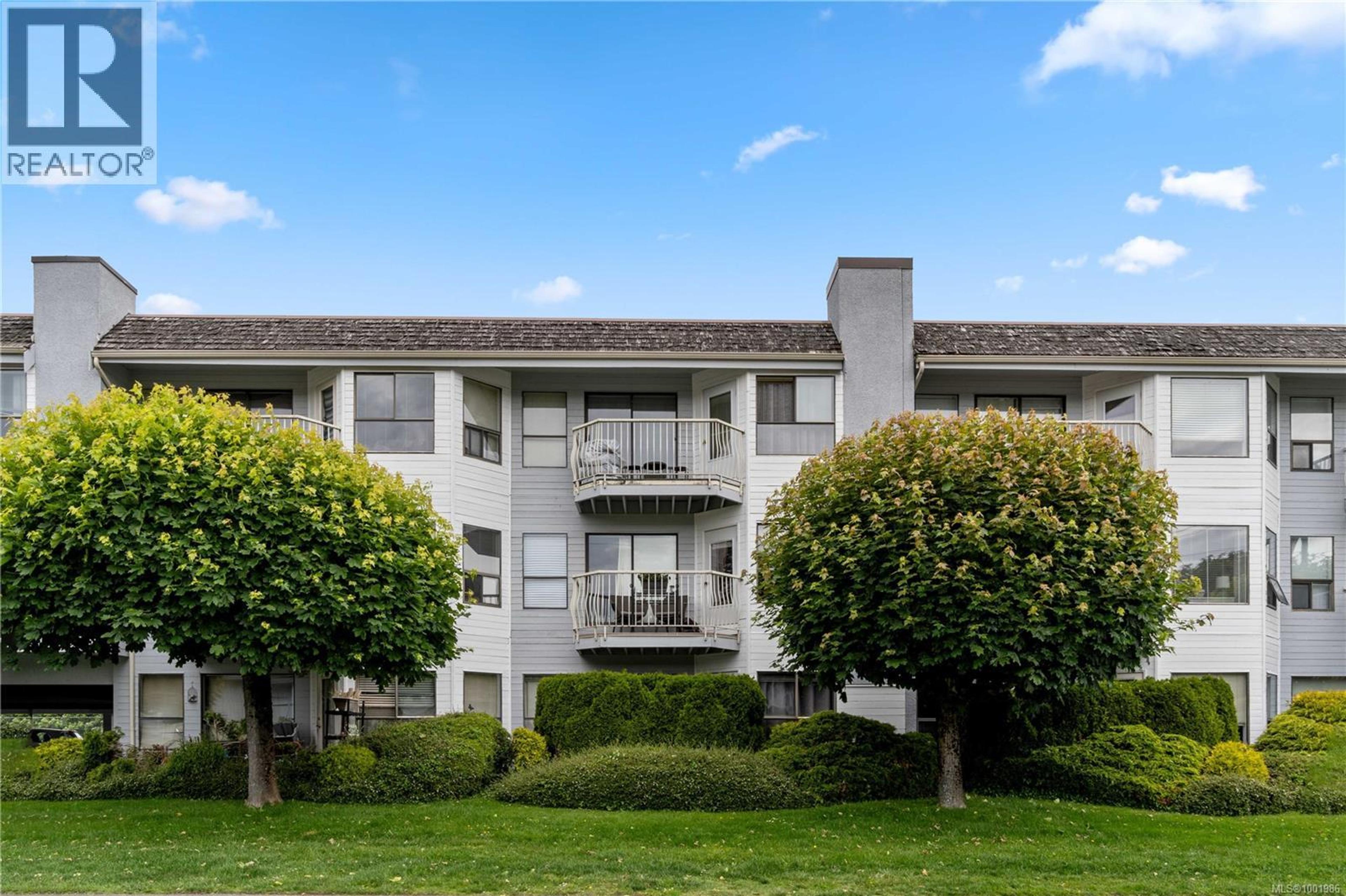 2815 Departure Bay Rd, Nanaimo - Exteriors - Photo 2