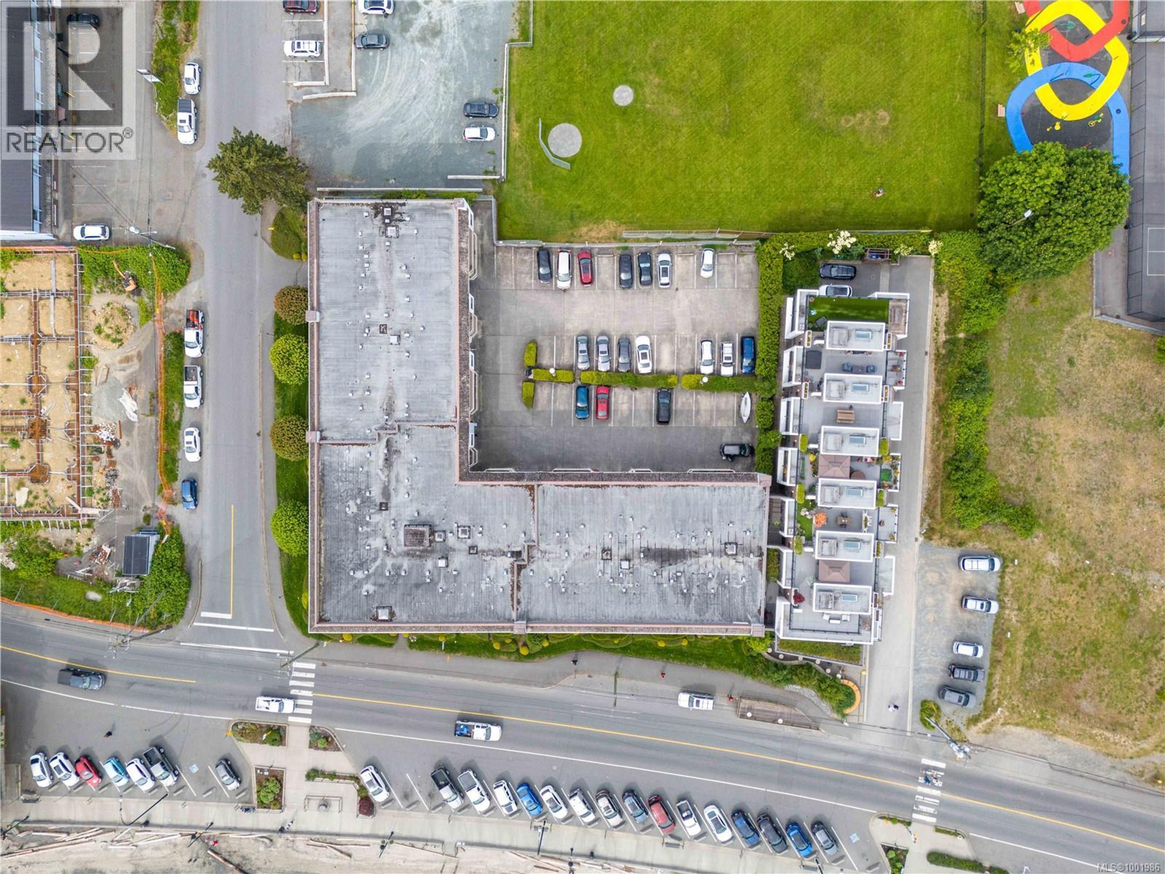 2815 Departure Bay Rd, Nanaimo - Exteriors - Full Complex View, Drone/Aerial View - Photo 5