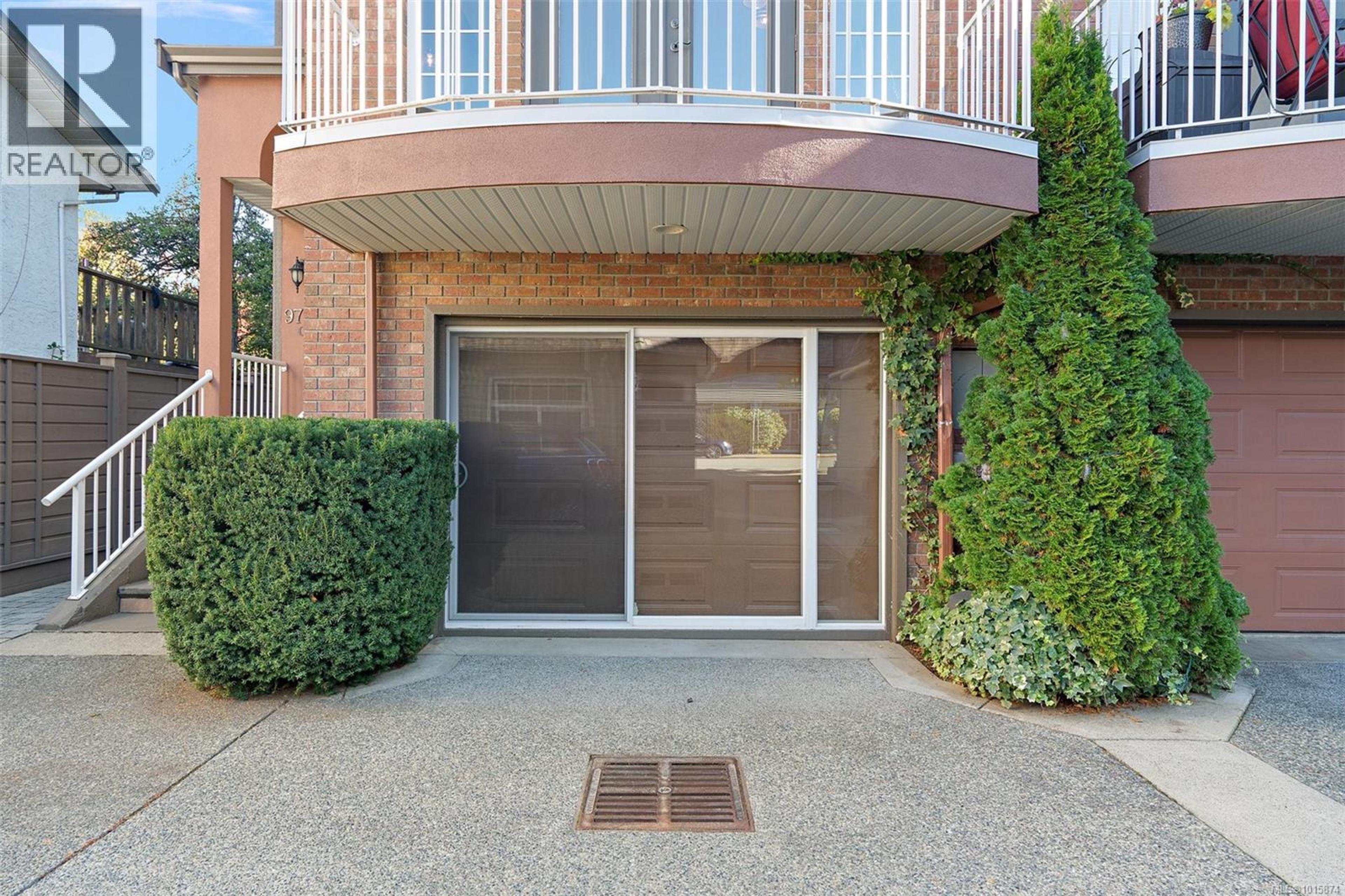 9715 Second St, Sidney - Exteriors - Photo 7