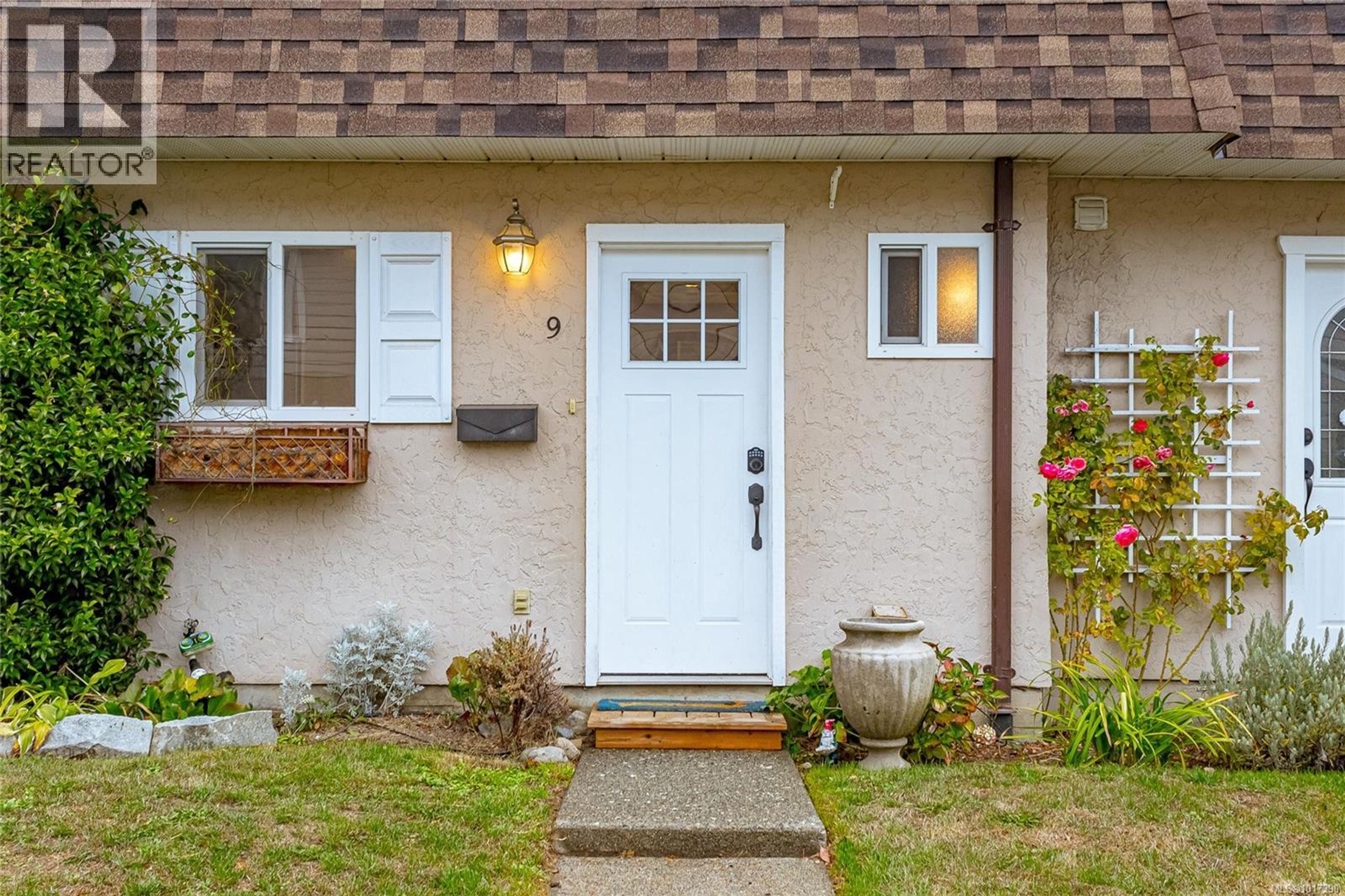 7675 East Saanich Rd, Central Saanich - Exteriors - Photo 1