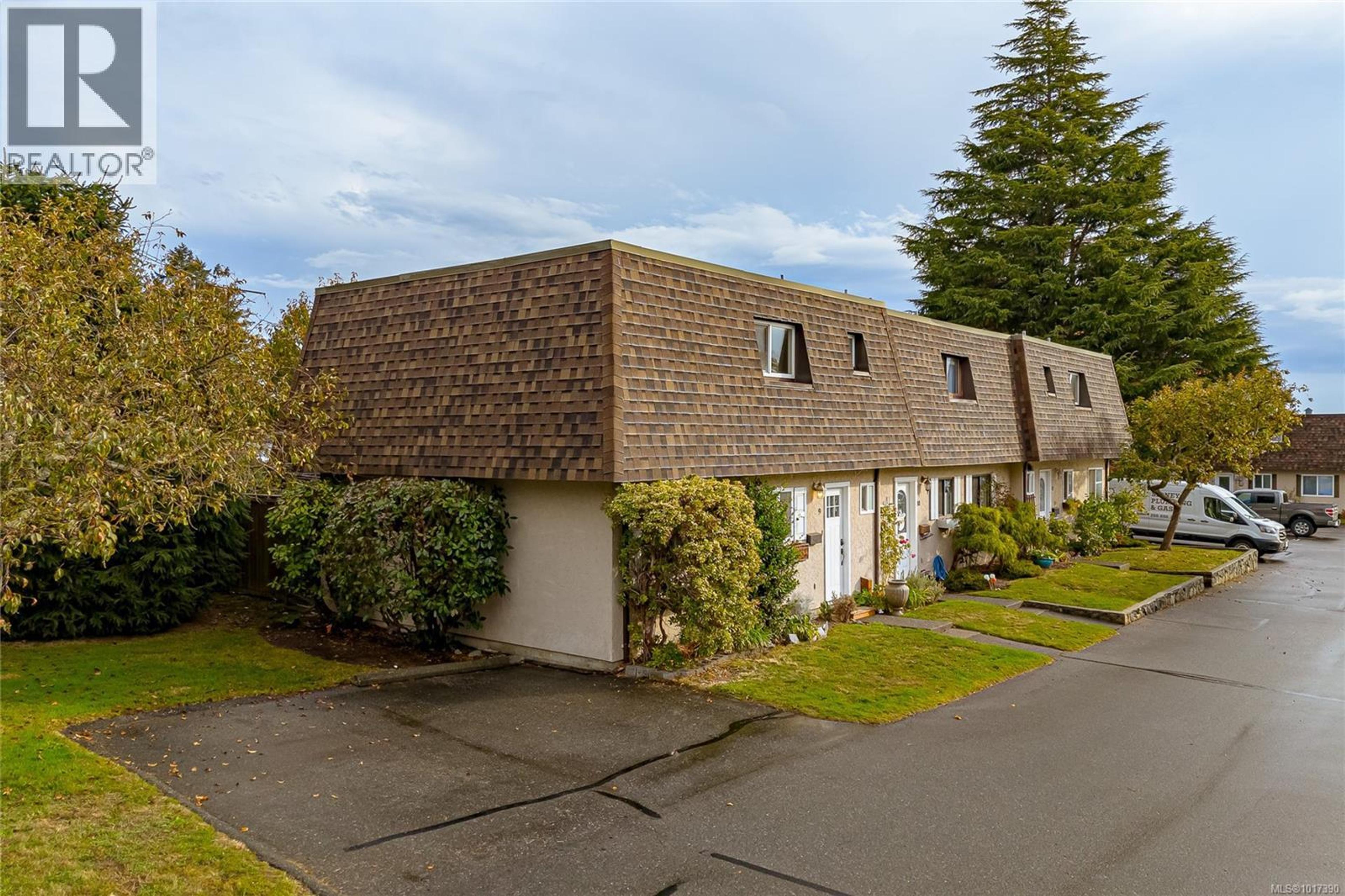 7675 East Saanich Rd, Central Saanich - Exteriors - Full Complex View - Photo 3