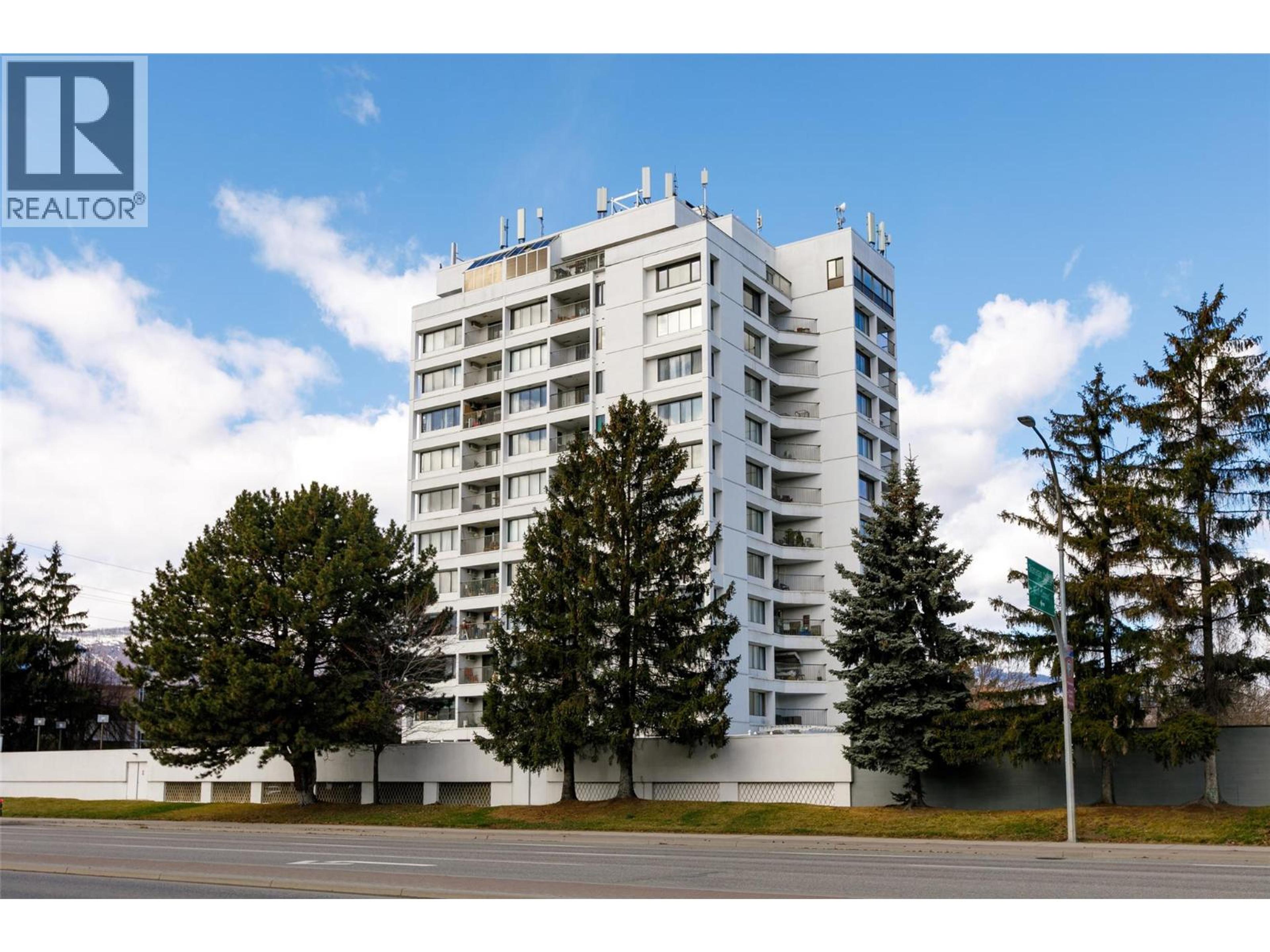 737 Leon Avenue, Kelowna - Exteriors - Full Complex View - Photo 6