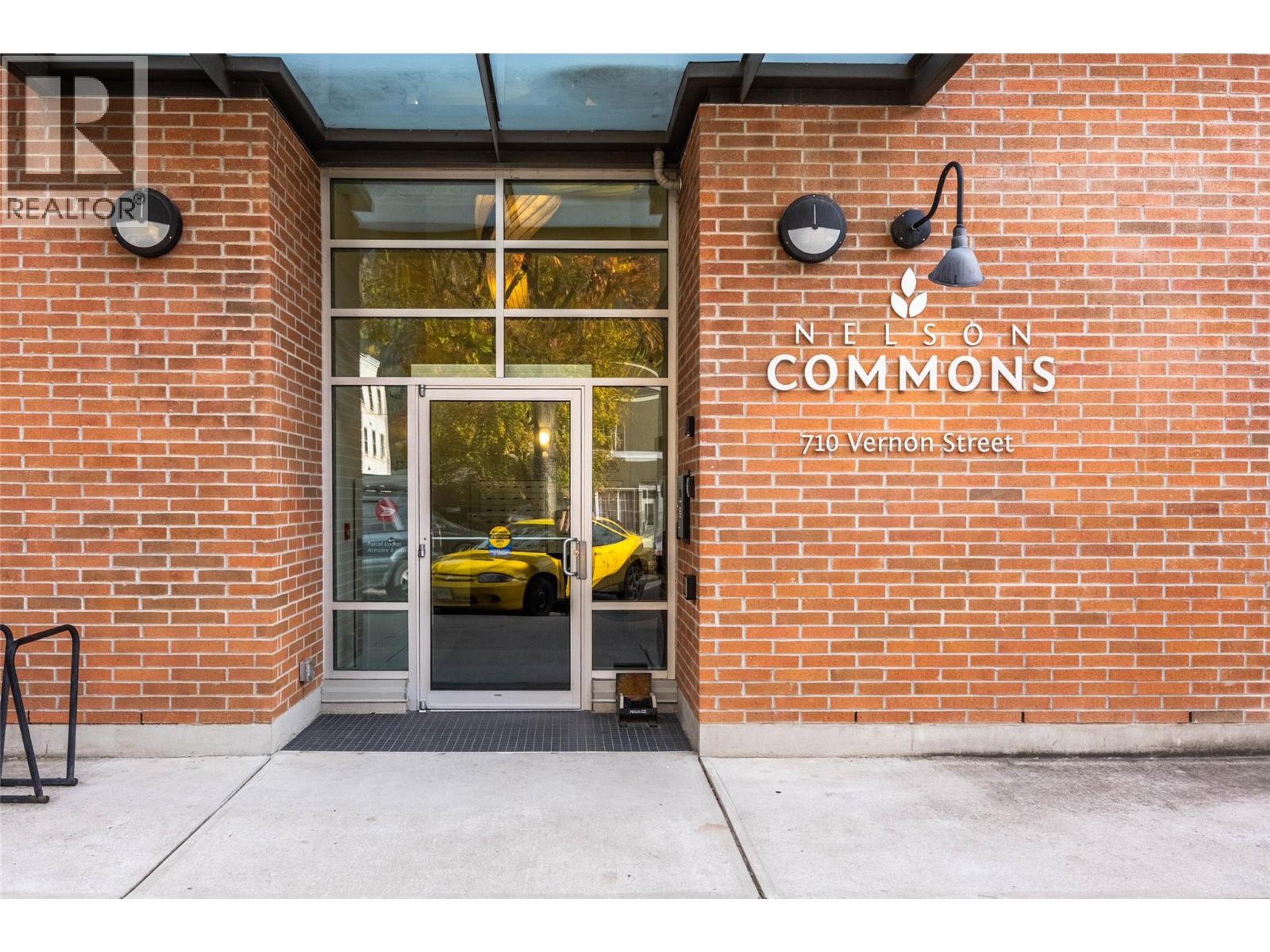 710 Vernon Street, Nelson - Exteriors - Photo 2