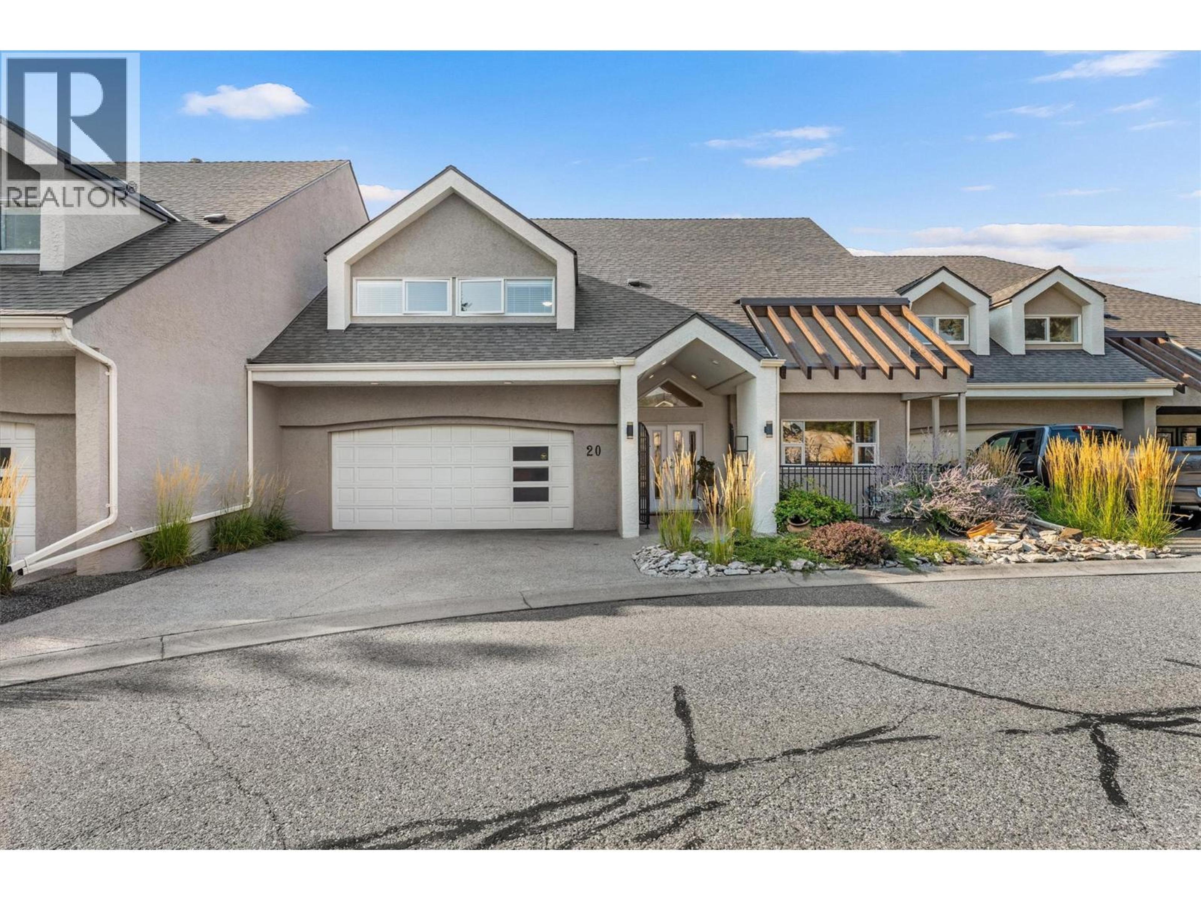 880 Christina Place, Kelowna - Exteriors - Full Complex View - Photo 13