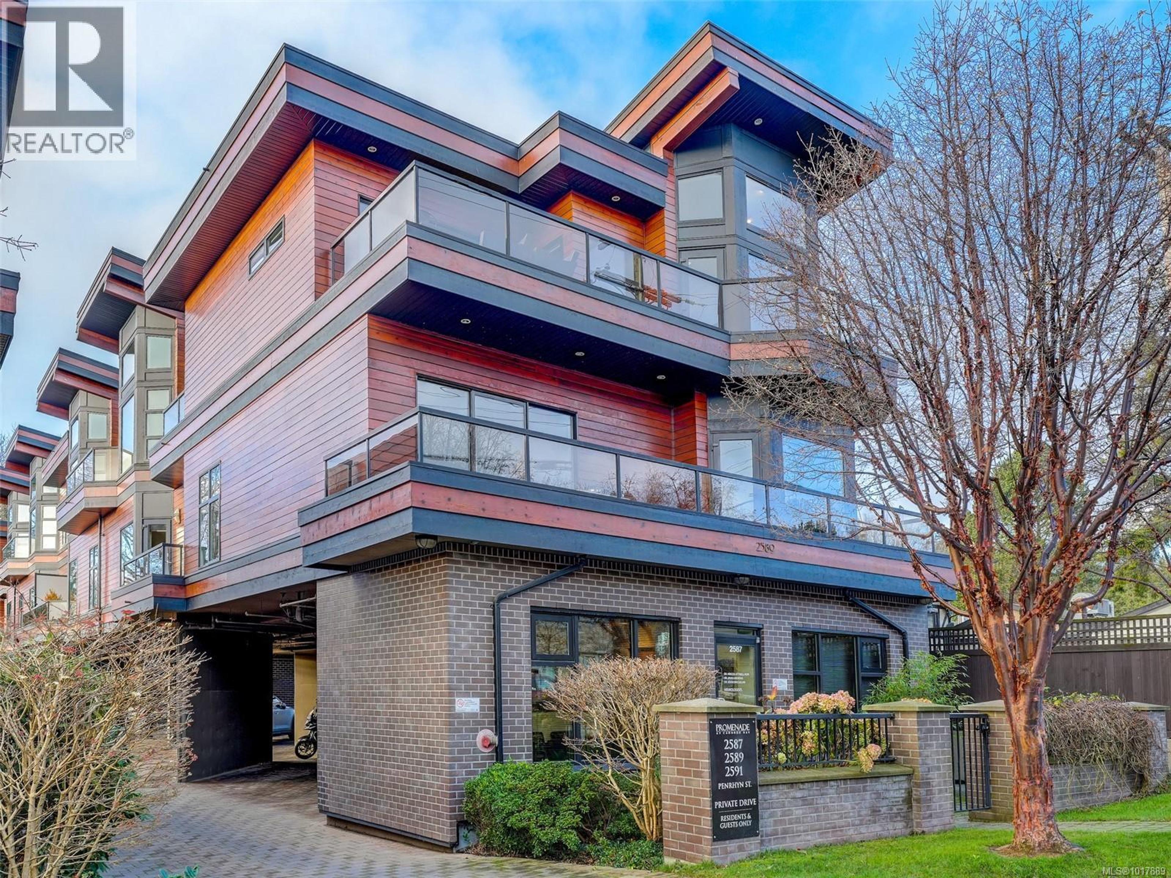 2589 Penrhyn St, Saanich - Exteriors - Photo 1