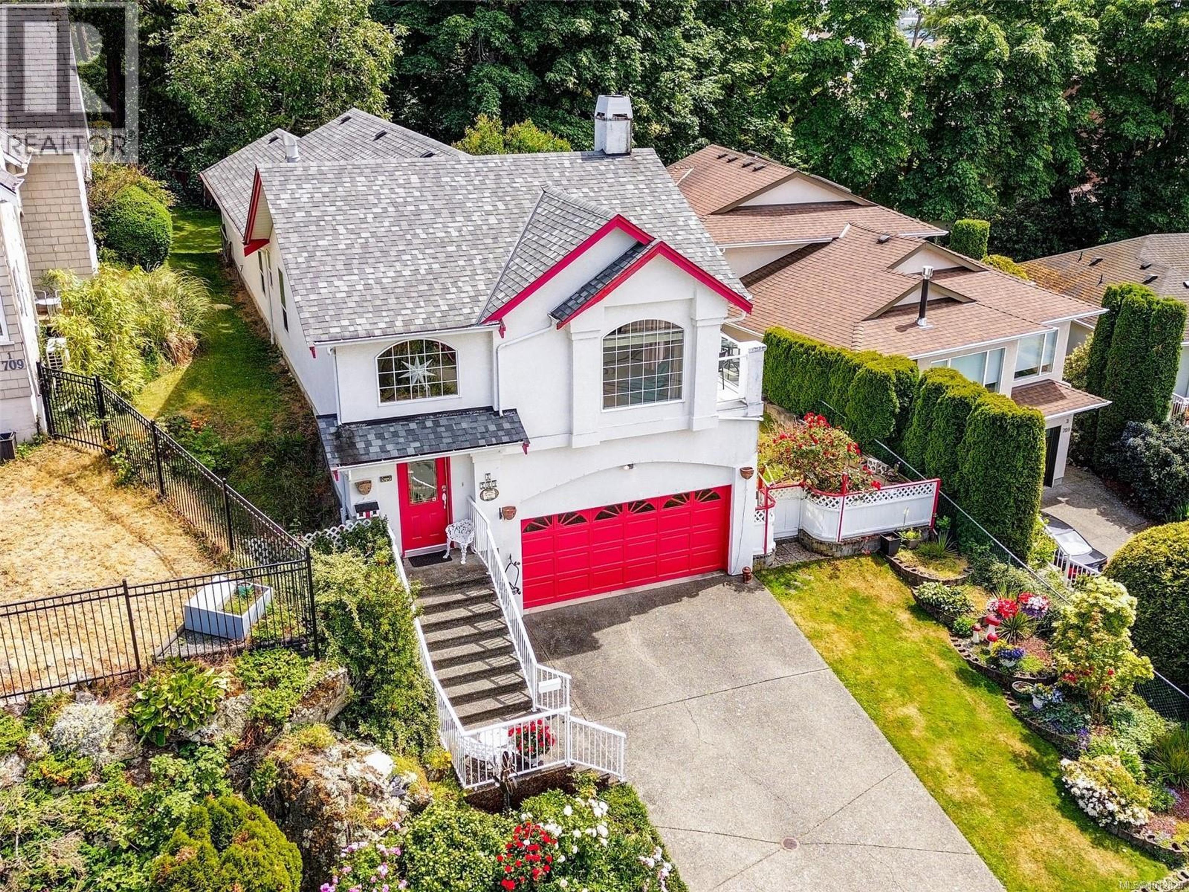 709 Luscombe Pl, Esquimalt - Exteriors - Drone/Aerial View - Photo 1