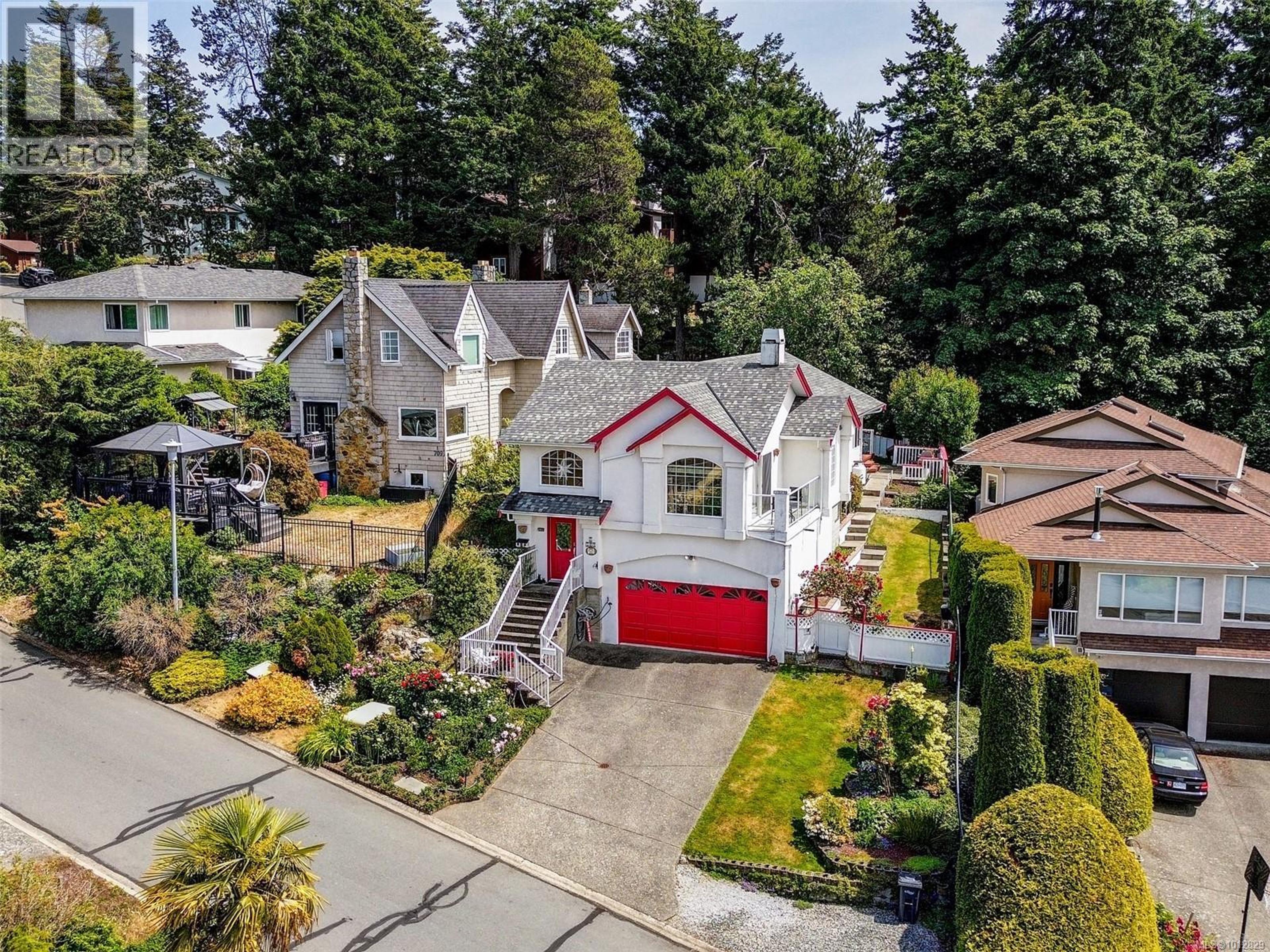 709 Luscombe Pl, Esquimalt - Exteriors - Drone/Aerial View - Photo 5