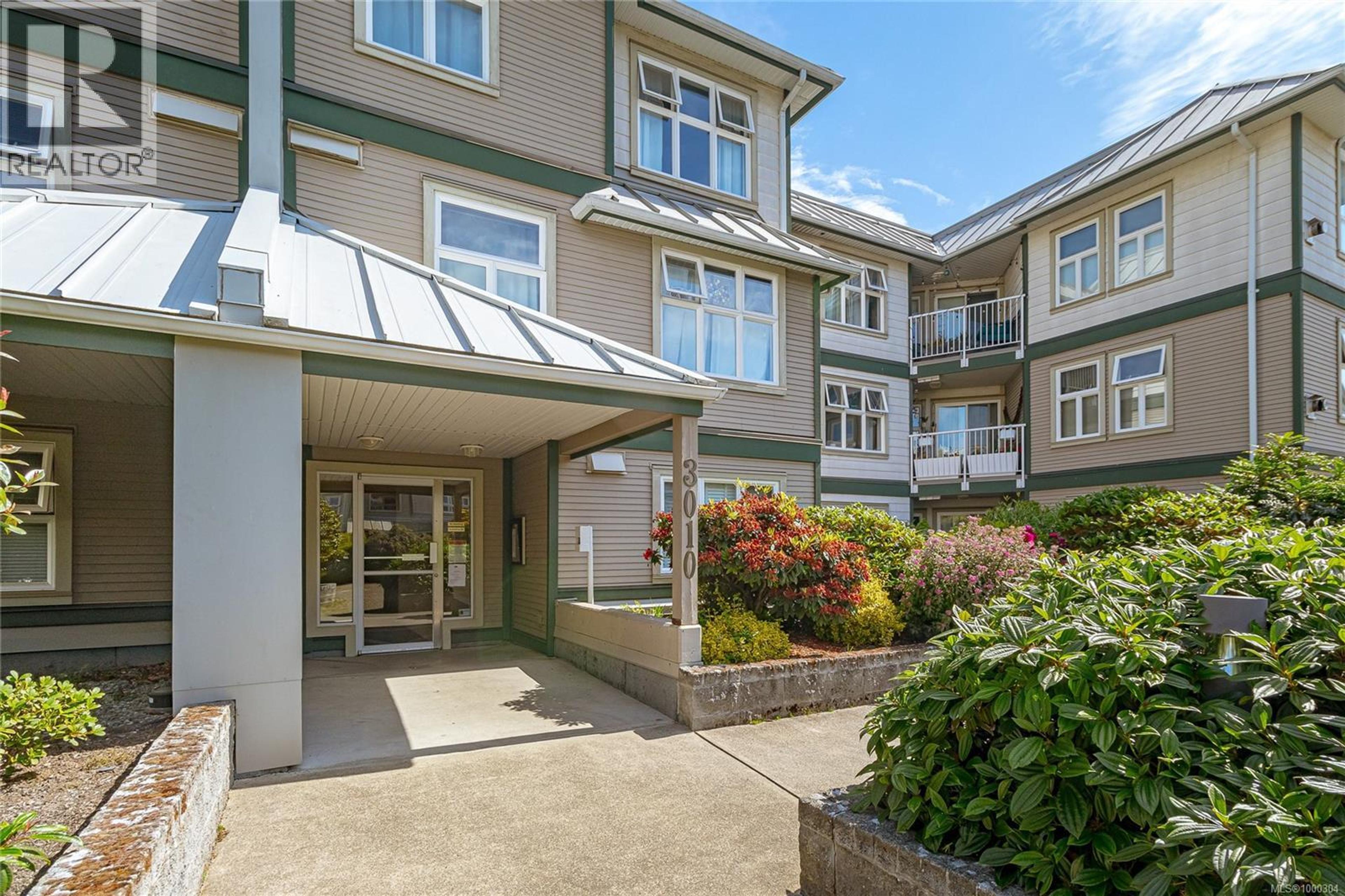 3010 Washington Ave, Victoria - Exteriors - Photo 1