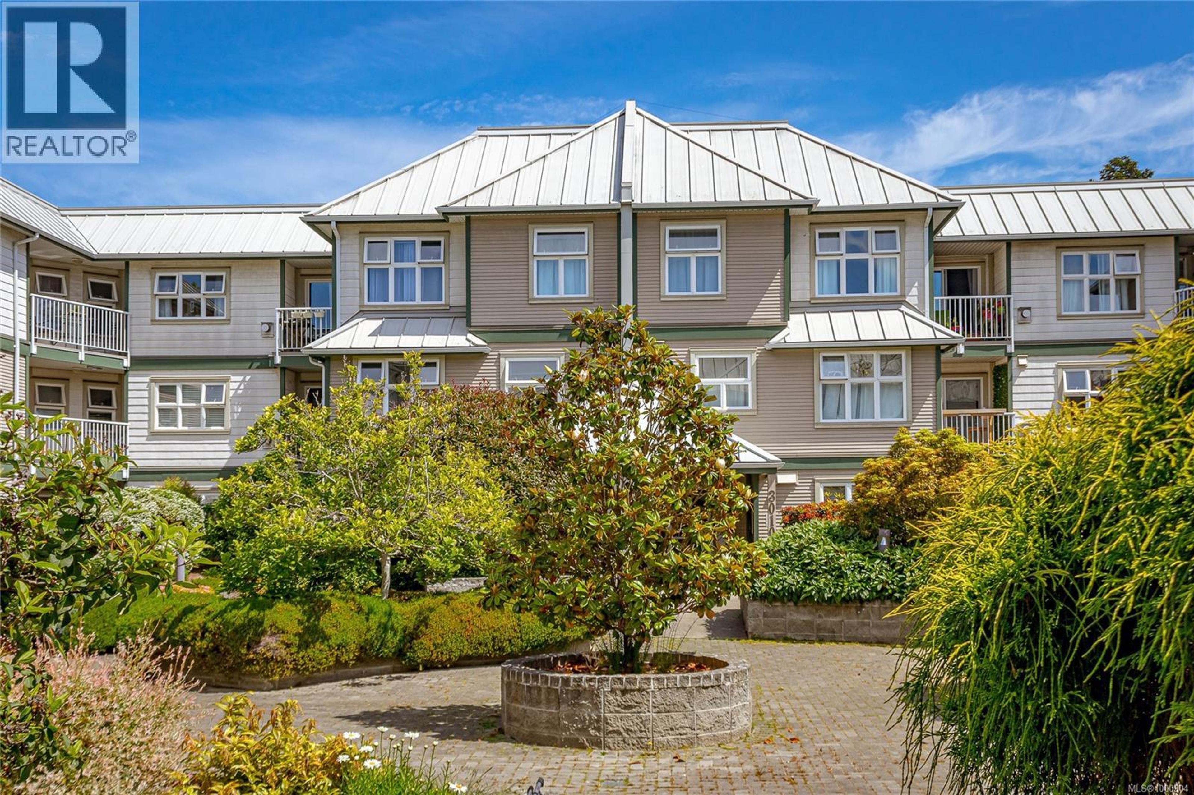 3010 Washington Ave, Victoria - Exteriors - Full Complex View - Photo 2