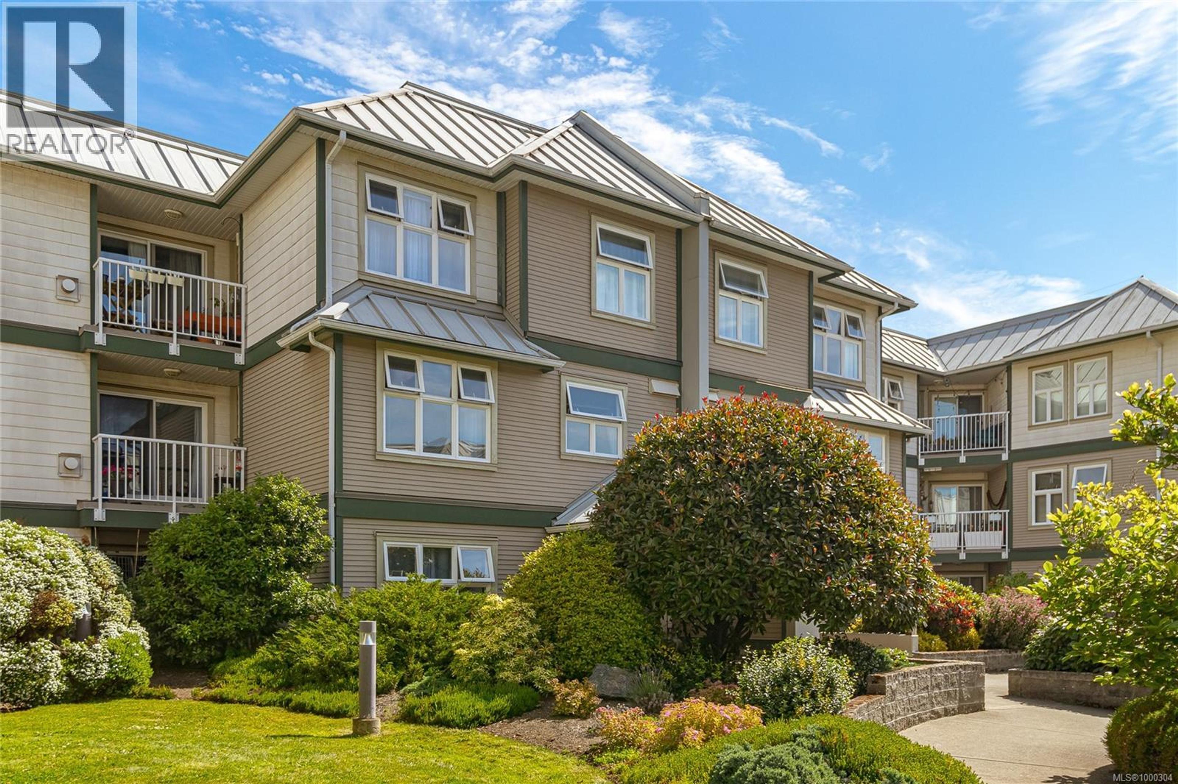 3010 Washington Ave, Victoria - Exteriors - Full Complex View - Photo 5