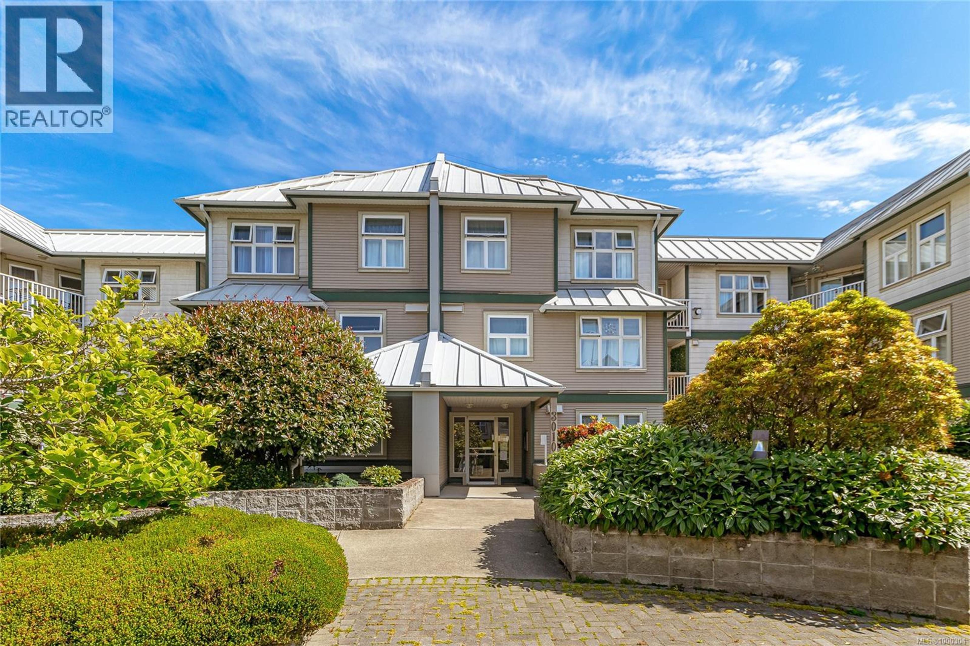 3010 Washington Ave, Victoria - Exteriors - Photo 6