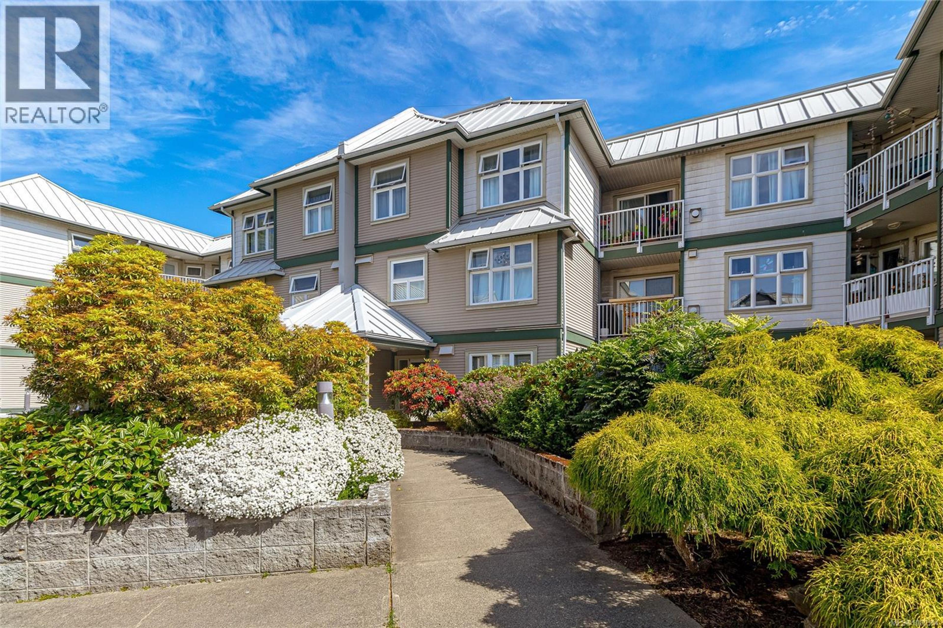 3010 Washington Ave, Victoria - Exteriors - Photo 8