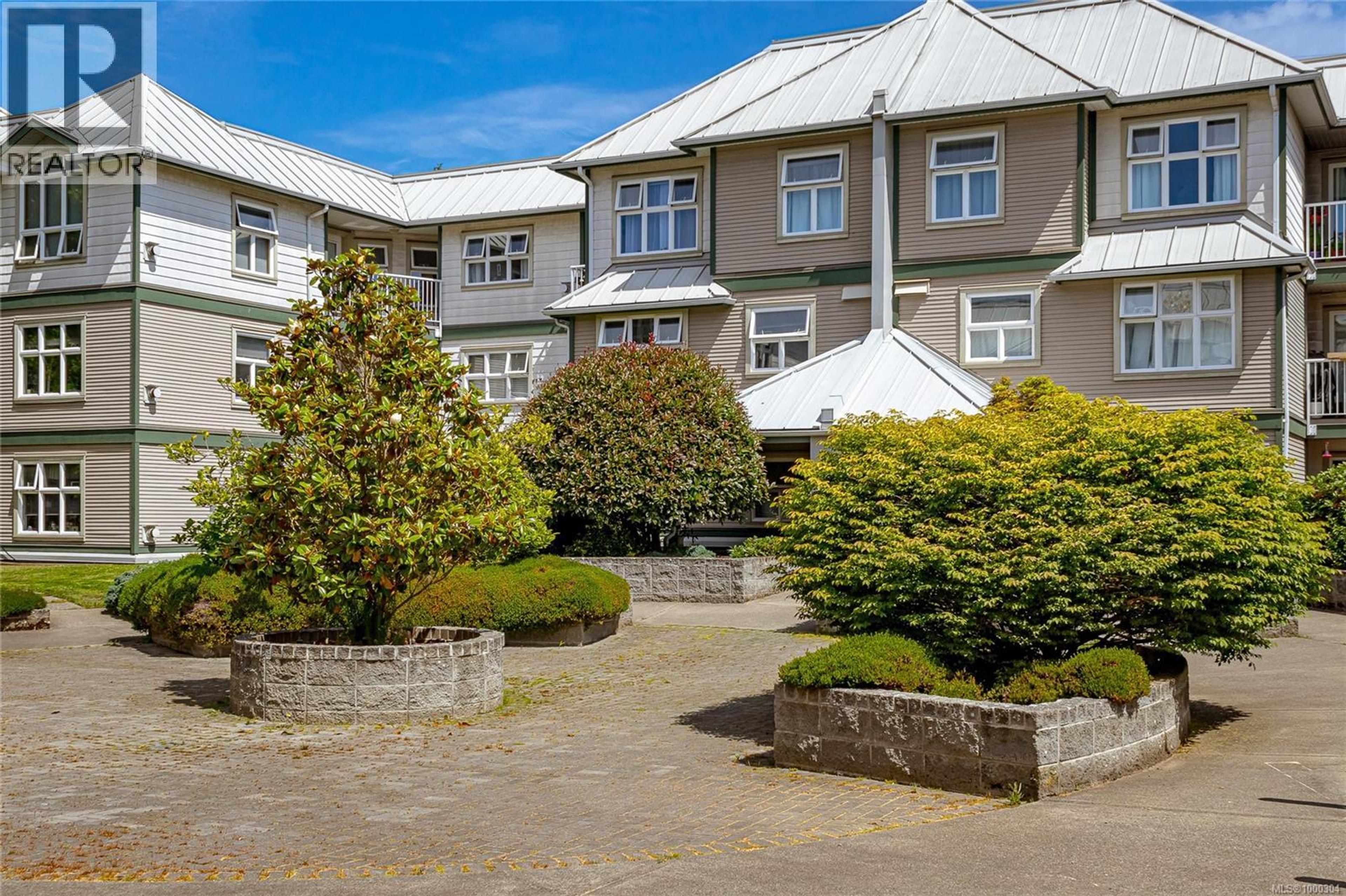 3010 Washington Ave, Victoria - Exteriors - Full Complex View - Photo 9