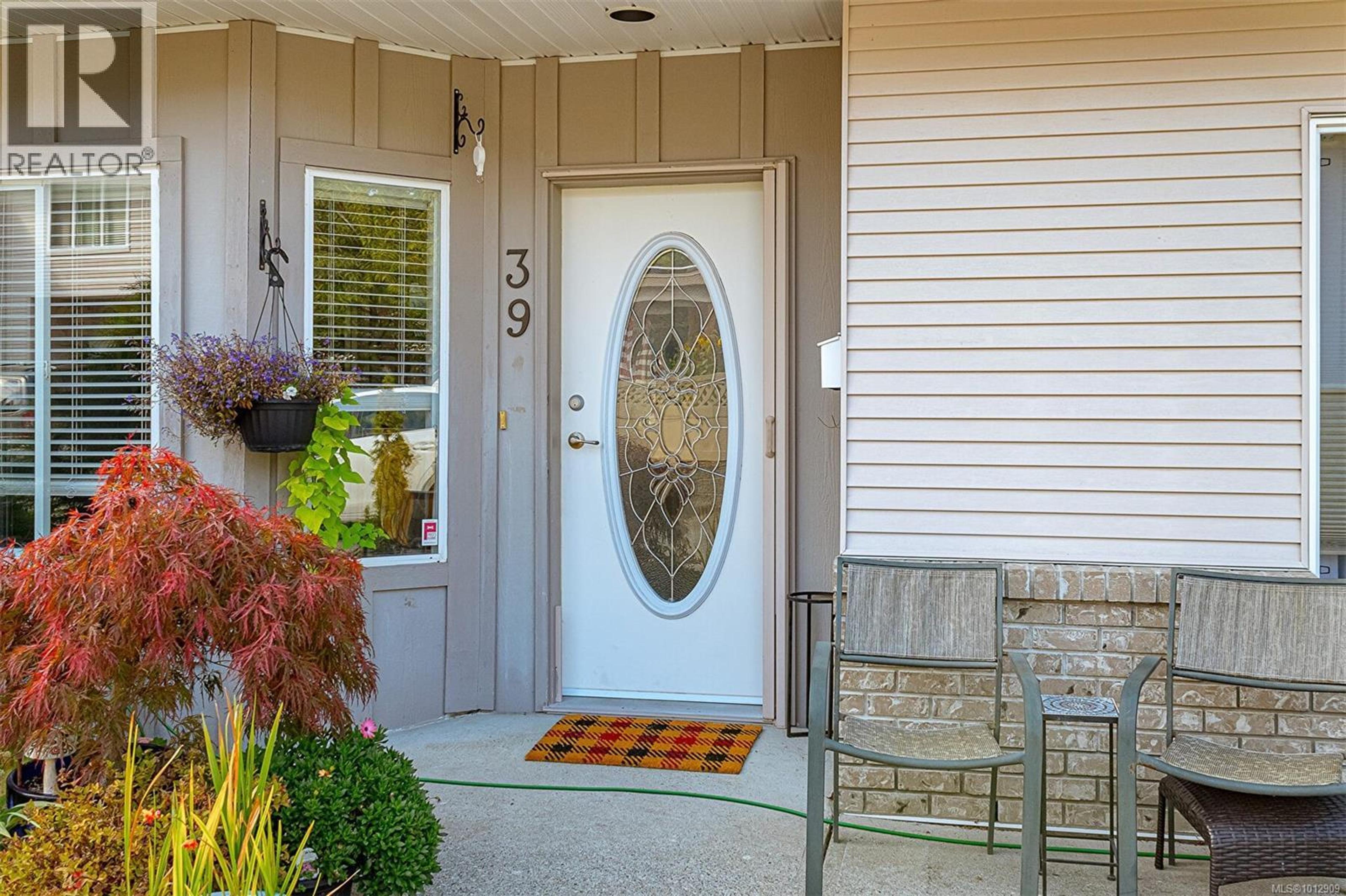 1150 Walkem Rd, Ladysmith - Exteriors - Photo 1