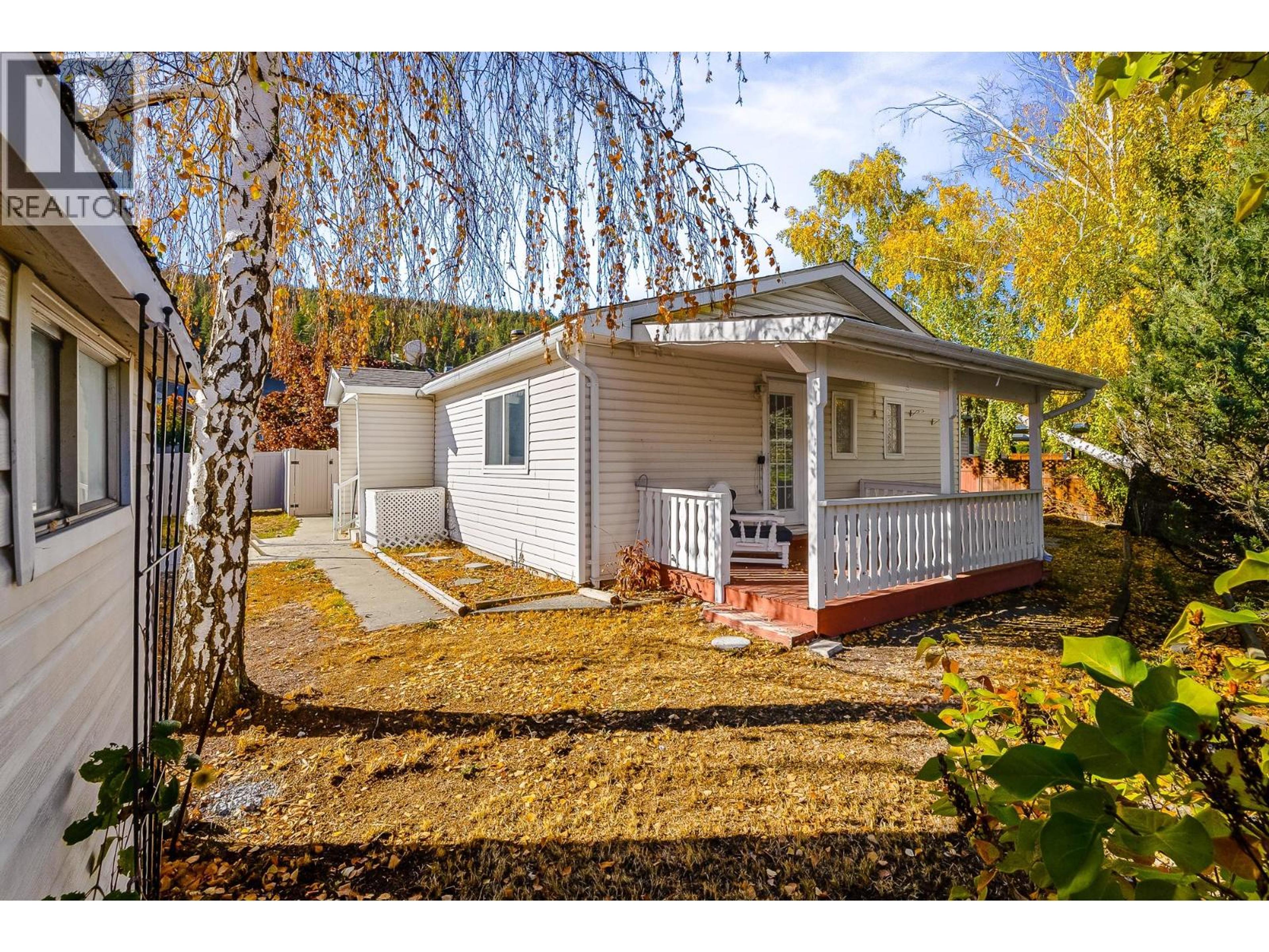 1951 LODGEPOLE Drive, Kamloops - Exteriors - Photo 2