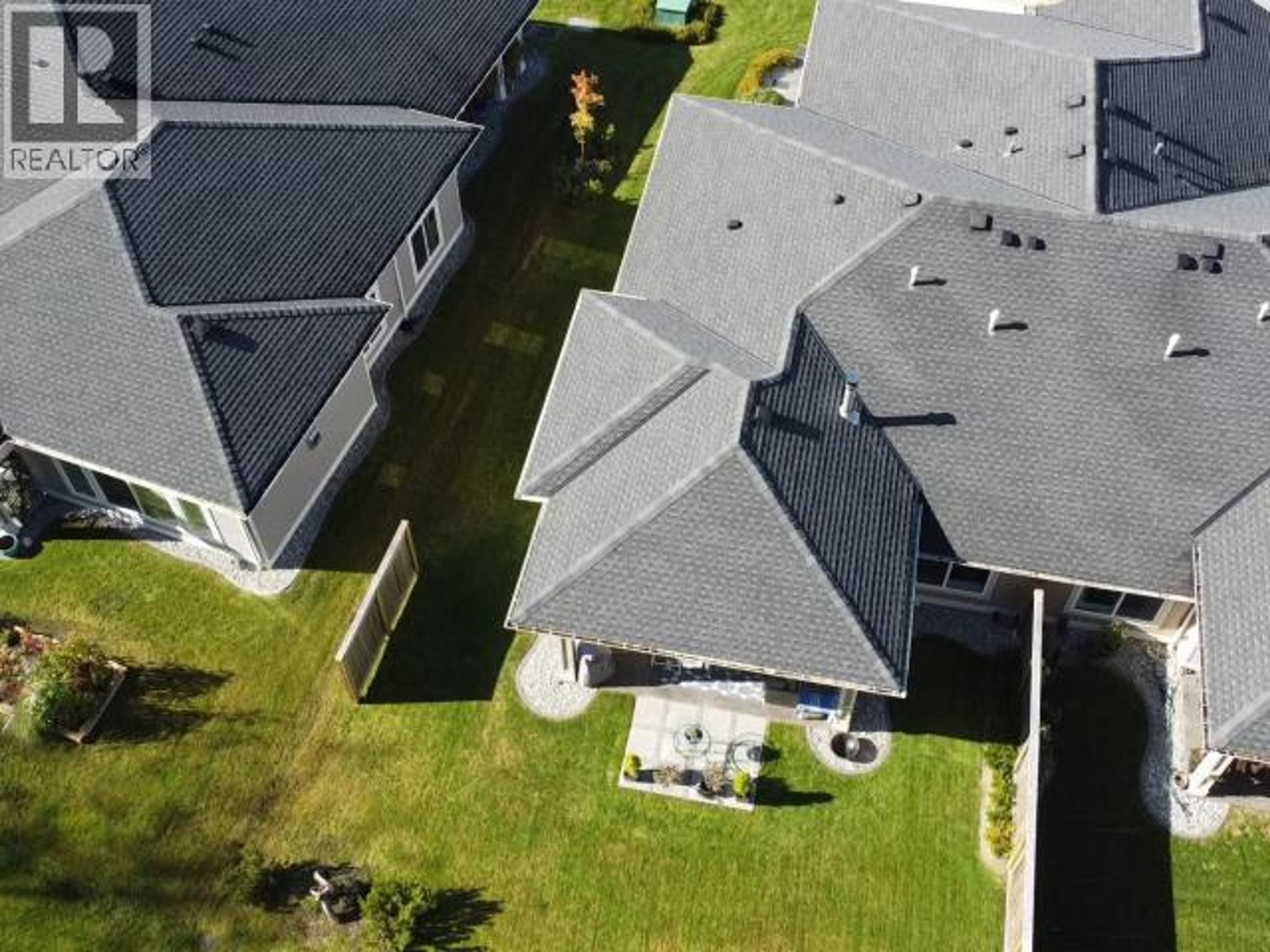 4060 SATURNA AVE, Powell River - Exteriors - Full Complex View, Drone/Aerial View - Photo 6