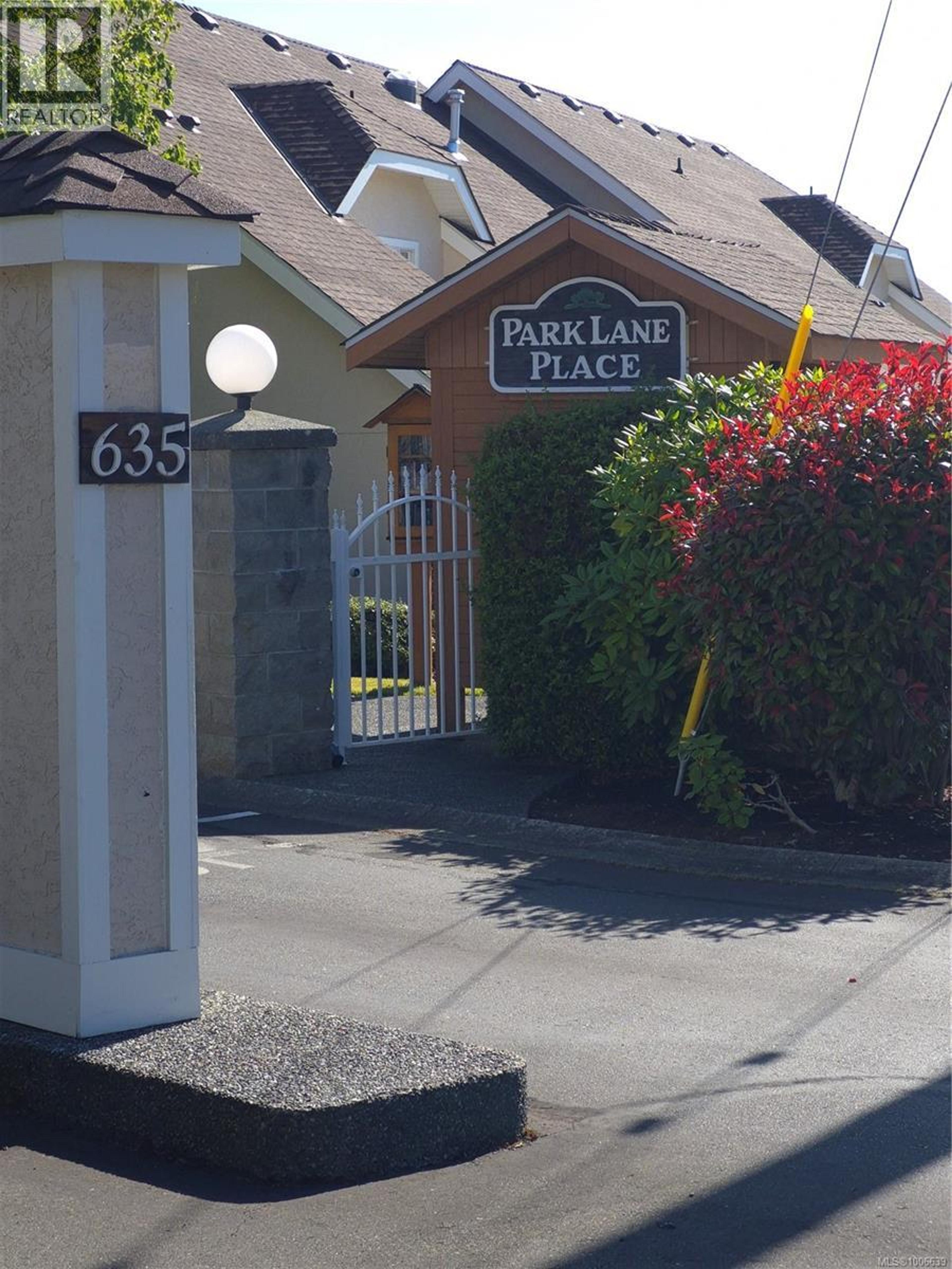 635 Blenkin Ave, Parksville - Exteriors - Full Complex View - Photo 6
