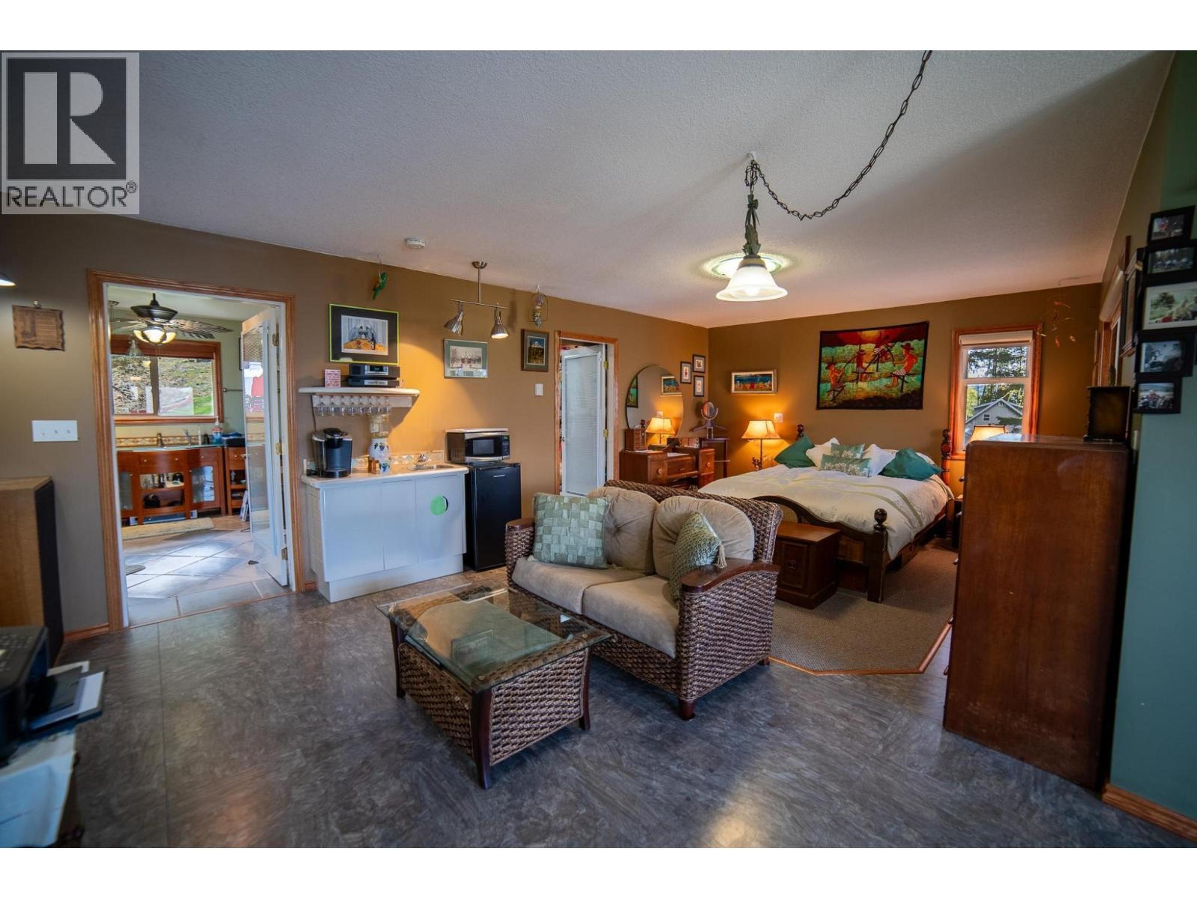 11110 3A HIGHWAY - 24