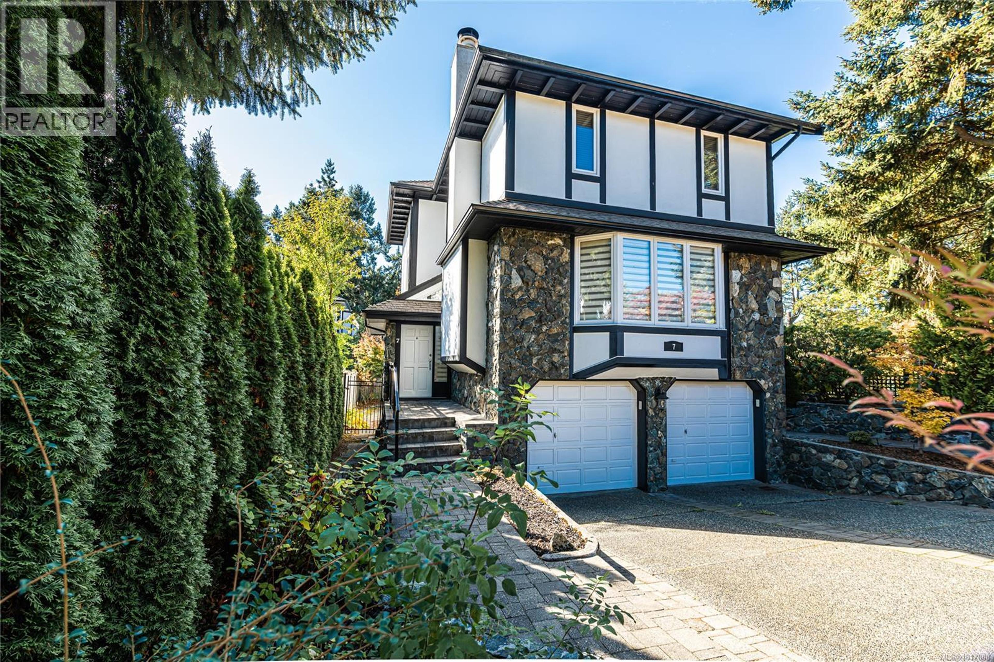 7 Governors Point Rd, View Royal - Exteriors - Photo 4