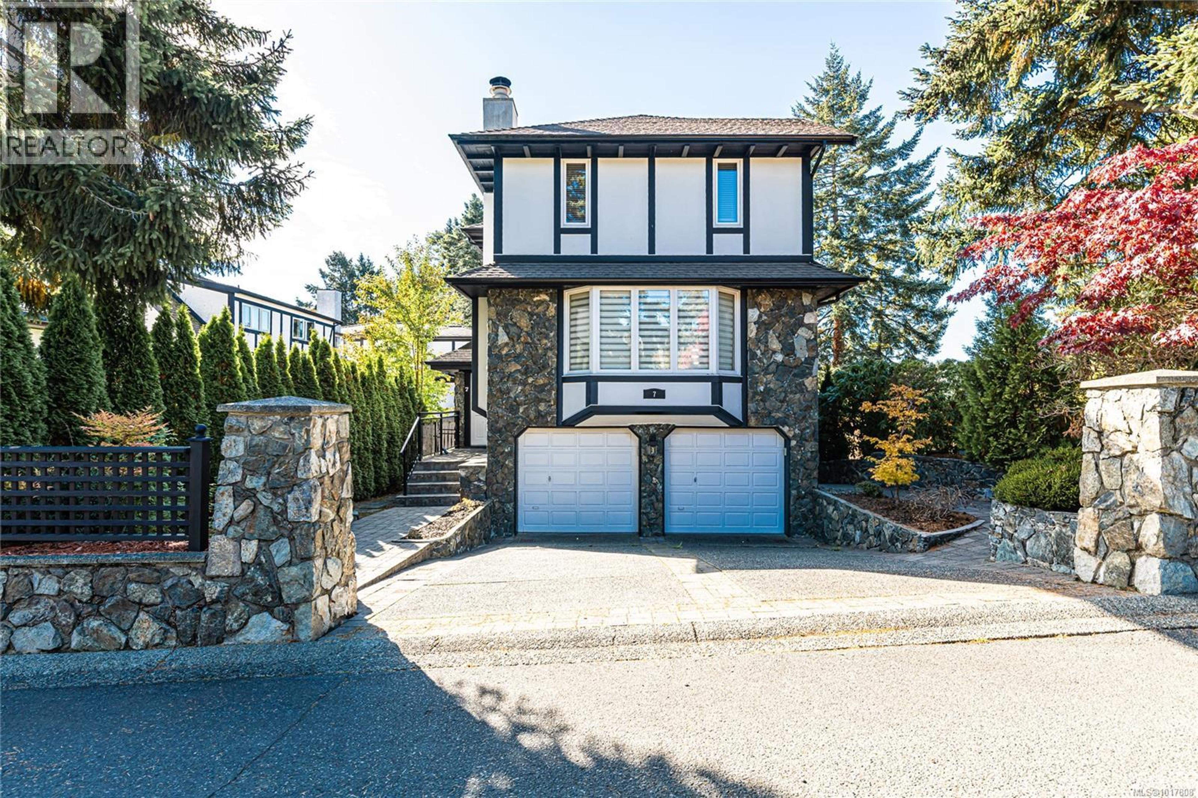 7 Governors Point Rd, View Royal - Exteriors - Photo 3