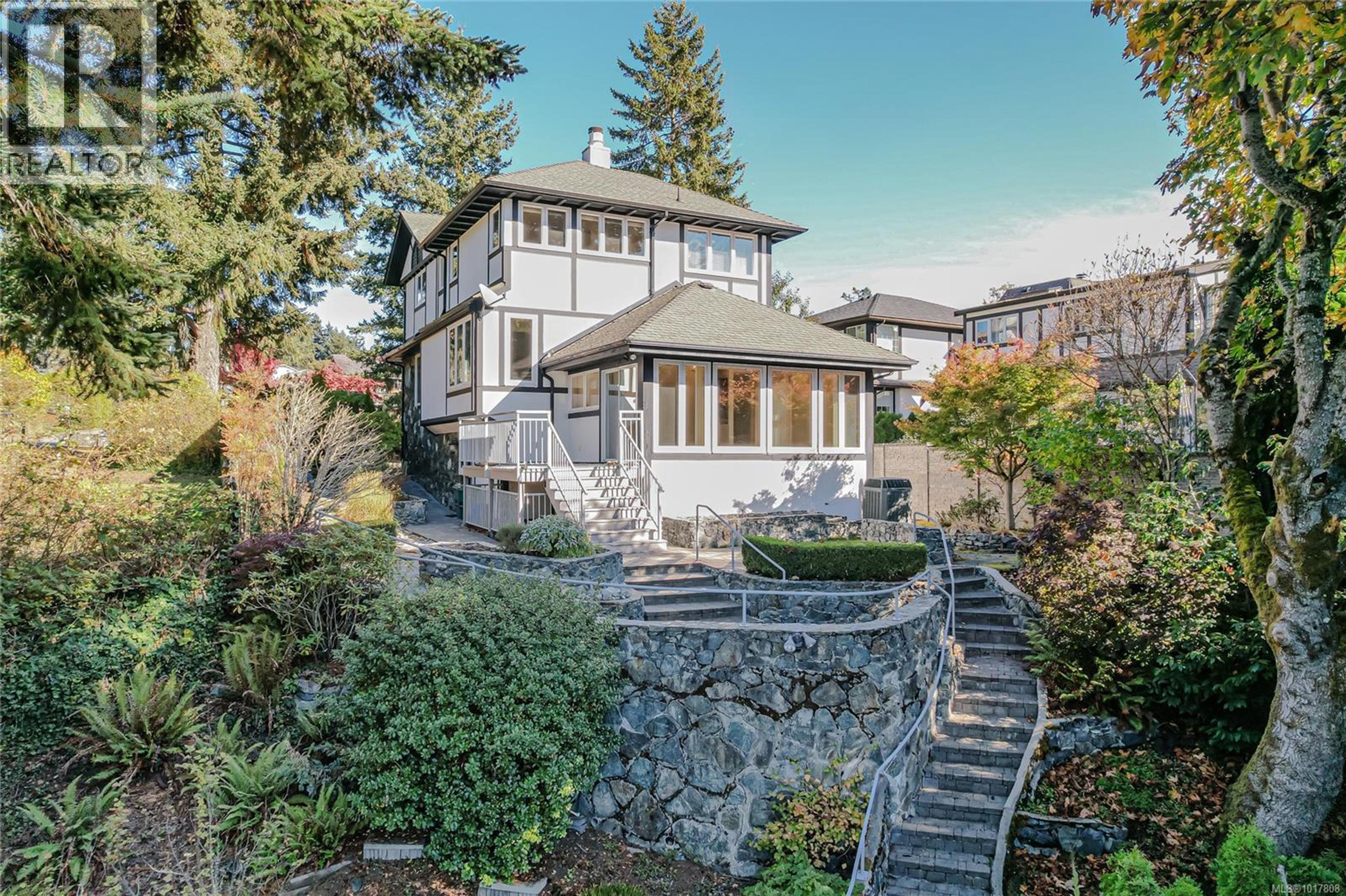 7 Governors Point Rd, View Royal - Exteriors - Photo 8