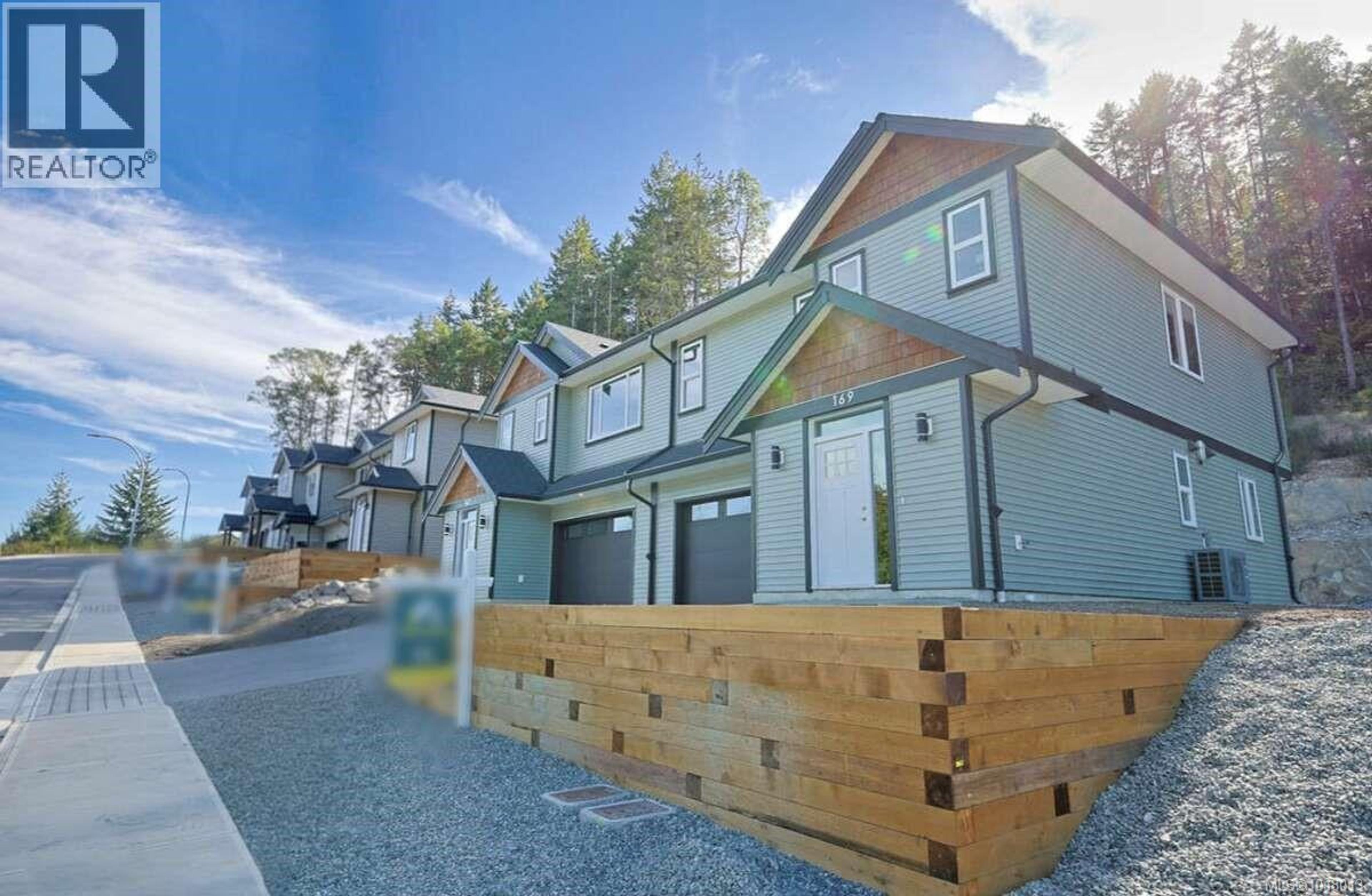 169 Hunter Way, Ladysmith - Exteriors - Full Complex View - Photo 1