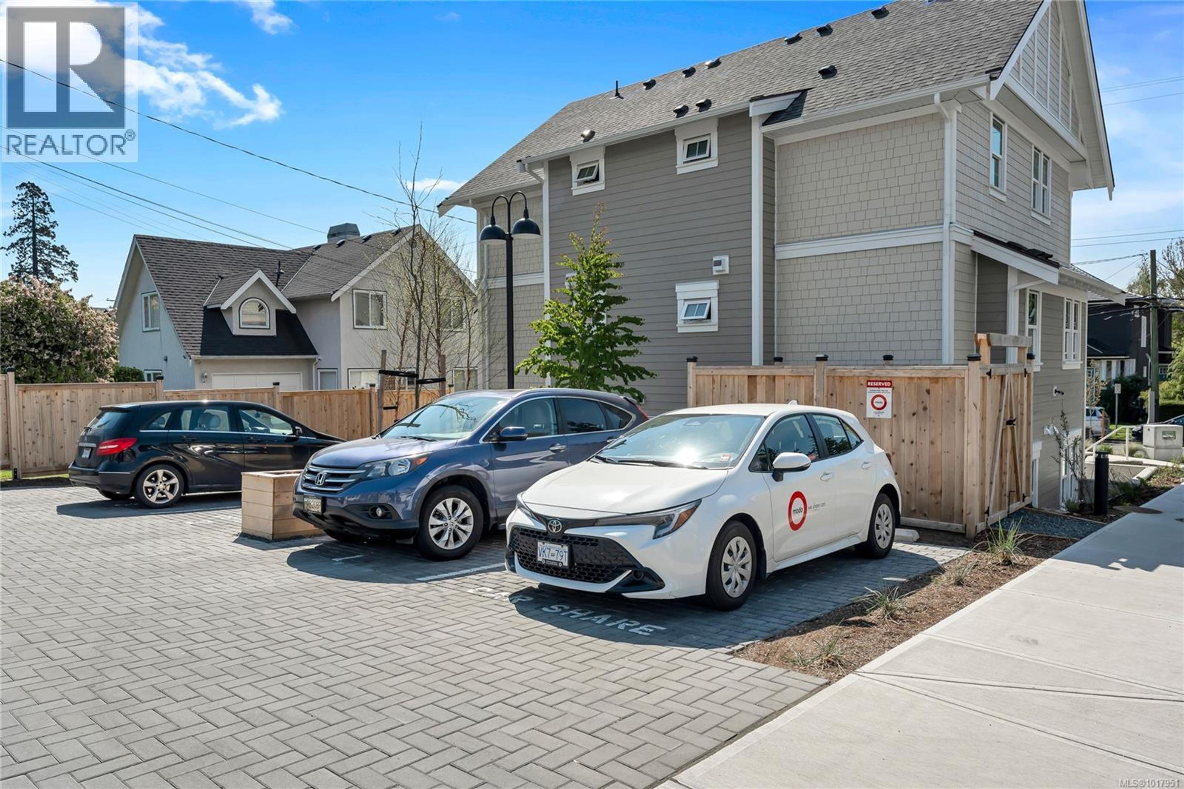 1224 Richardson St, Victoria - Exteriors - Photo 1