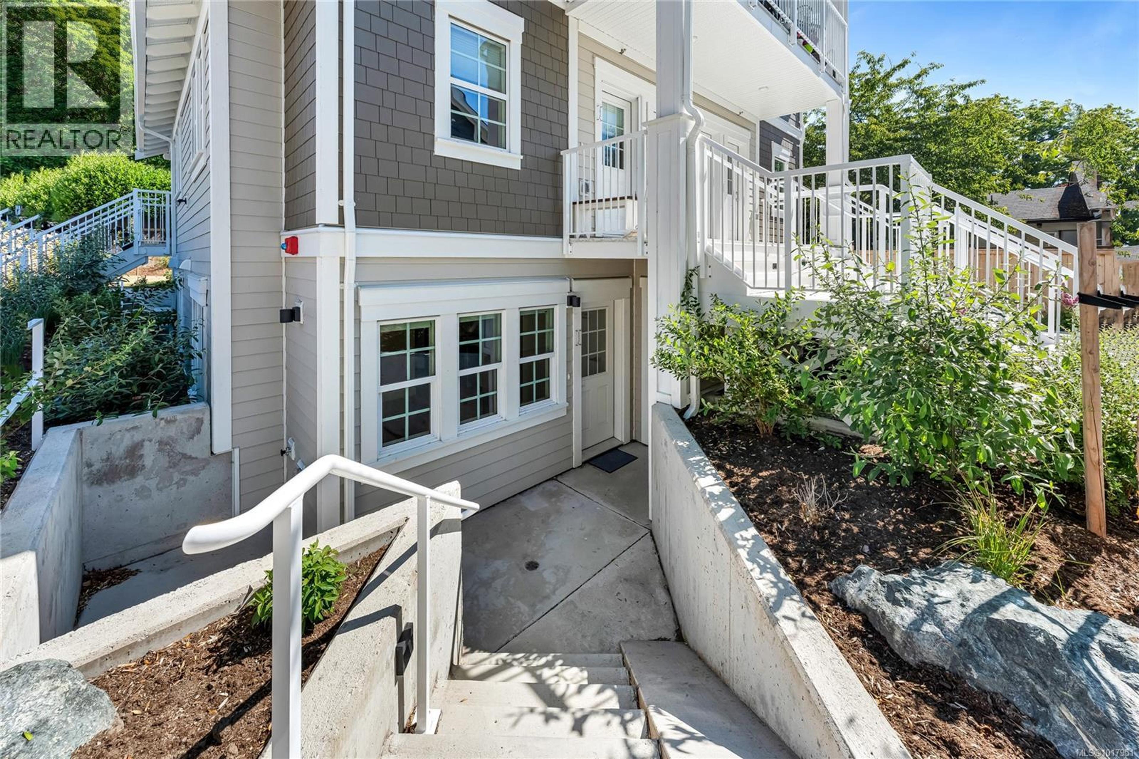 1224 Richardson St, Victoria - Exteriors - Photo 3