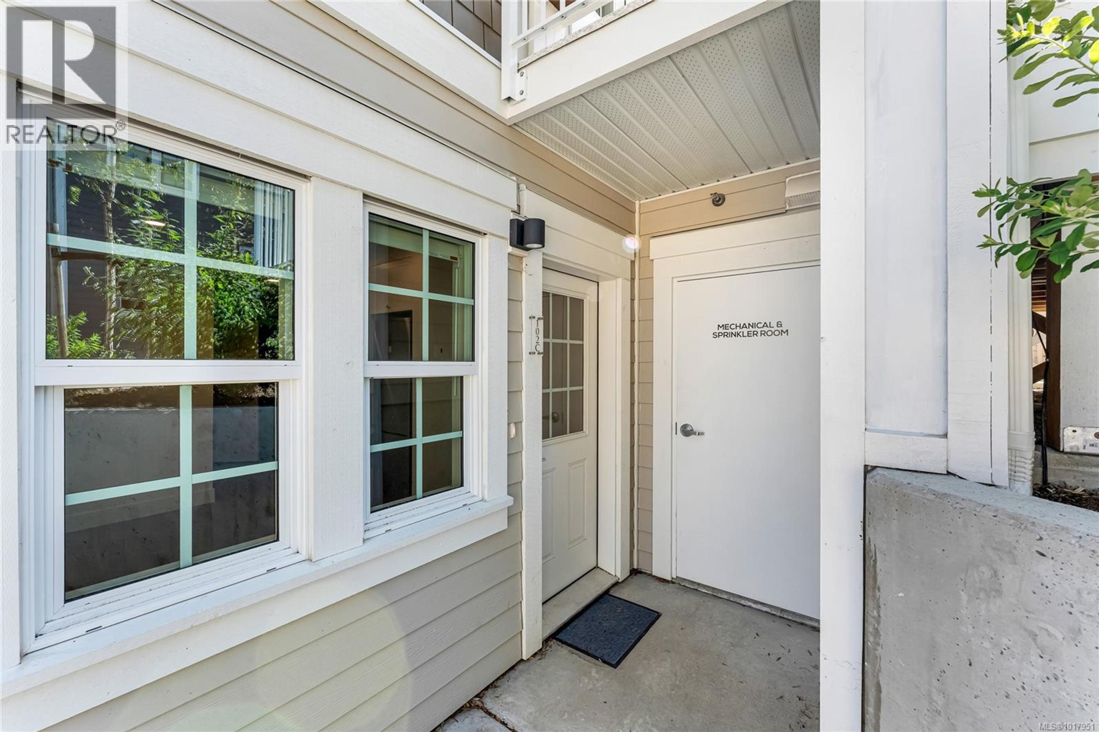 1224 Richardson St, Victoria - Exteriors - Photo 4