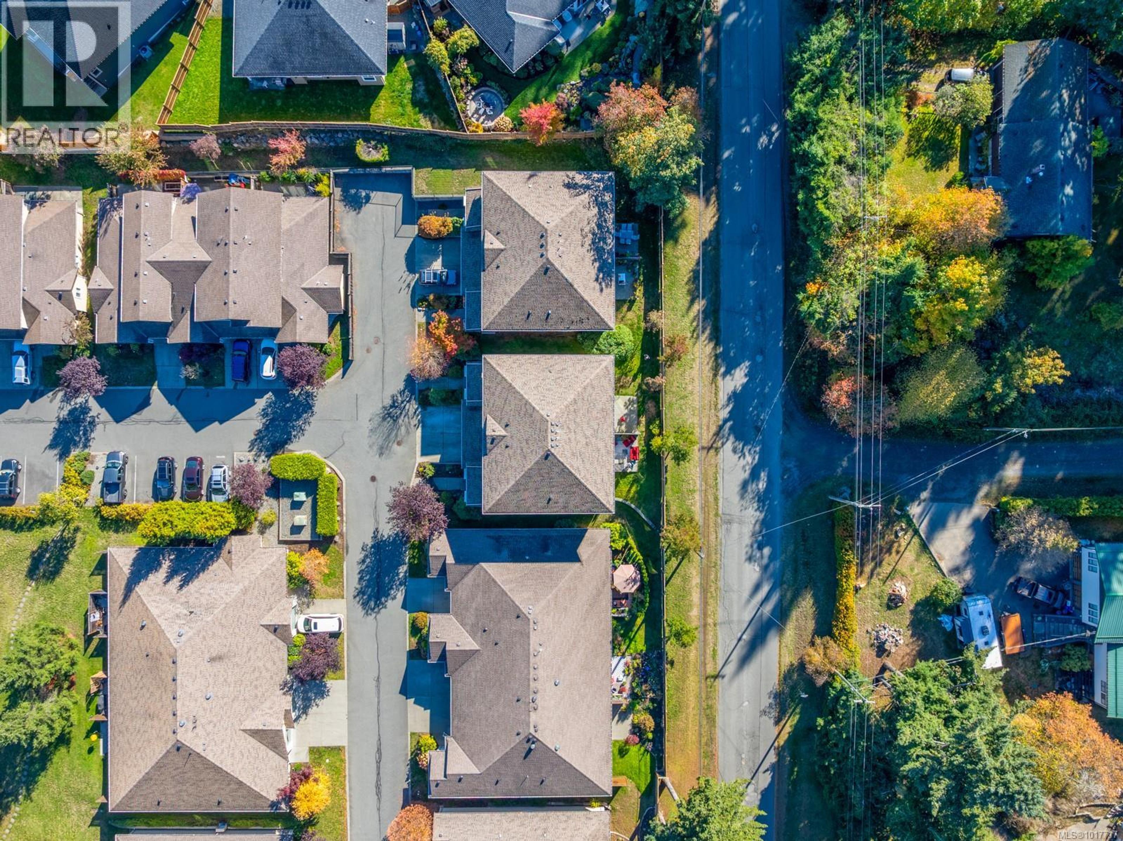 2728 1st St, Courtenay - Exteriors - Full Complex View, Drone/Aerial View - Photo 4