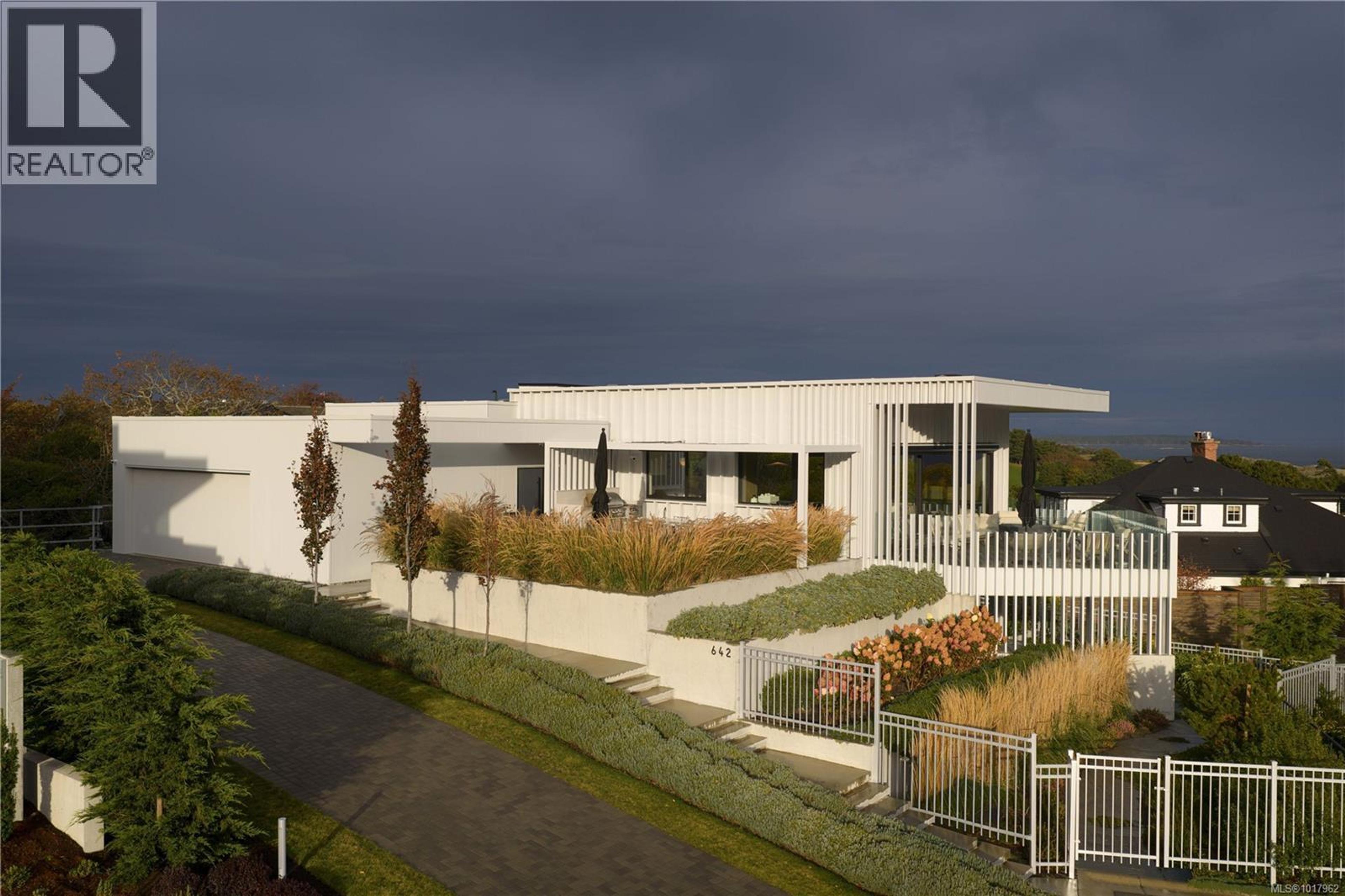 642 Beach Dr, Oak Bay - Exteriors - Photo 7