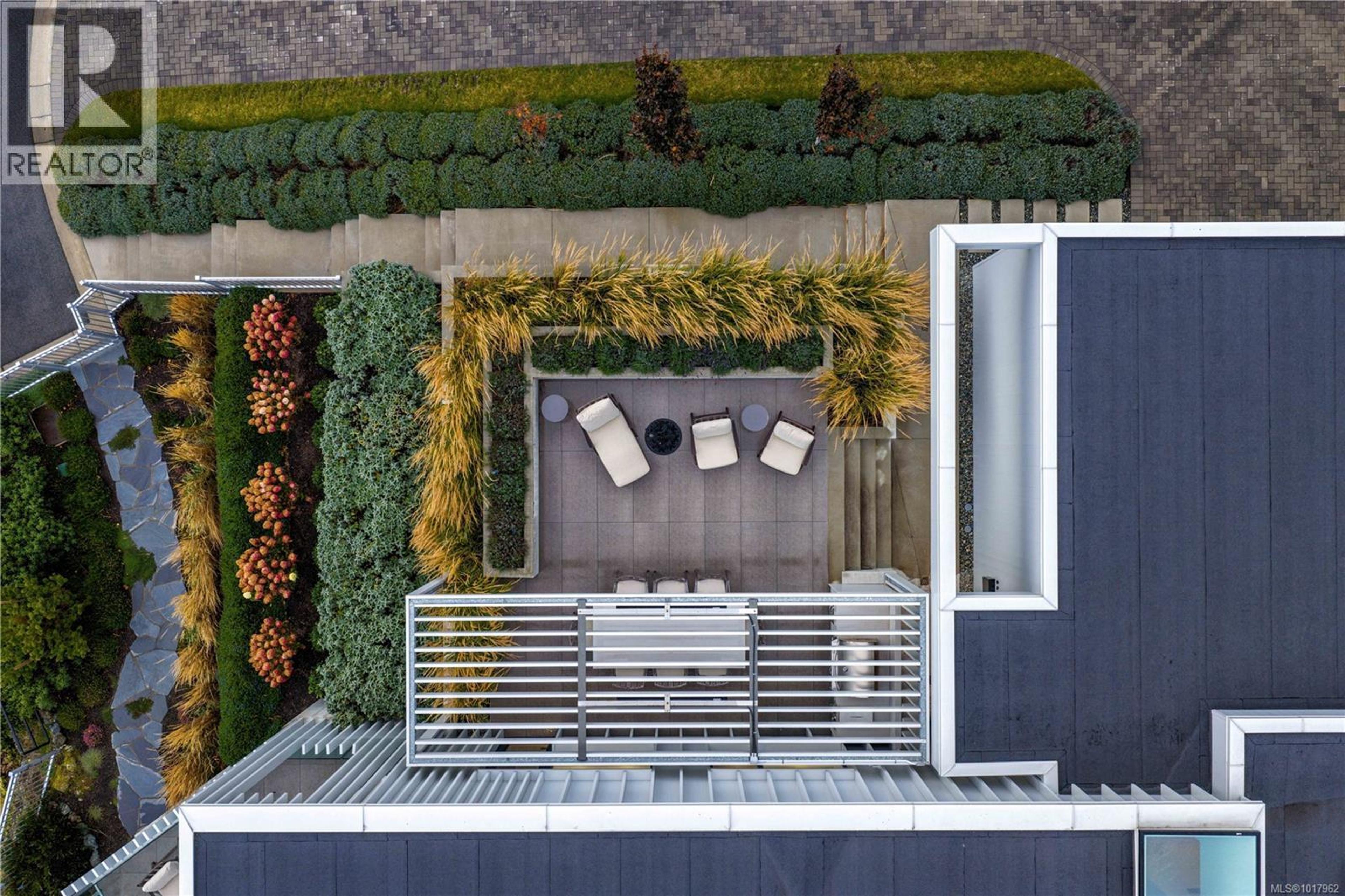 642 Beach Dr, Oak Bay - Exteriors - Drone/Aerial View - Photo 8