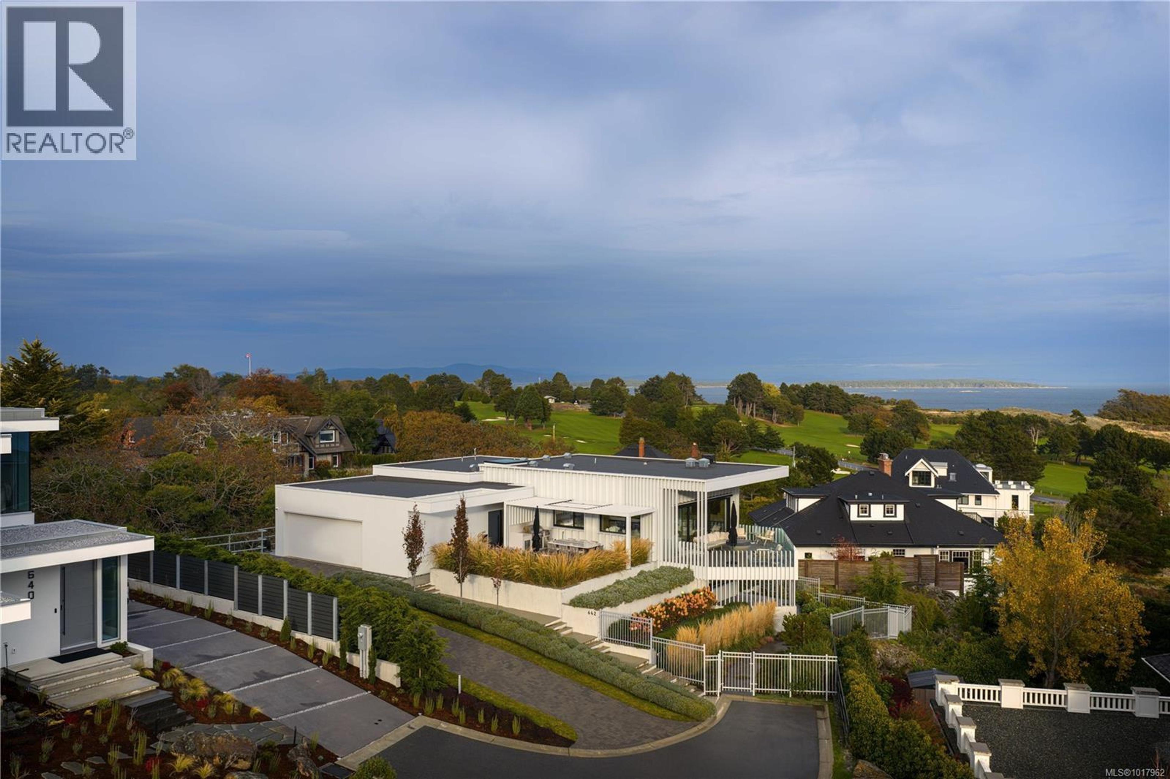 642 Beach Dr, Oak Bay - Exteriors - Drone/Aerial View - Photo 9