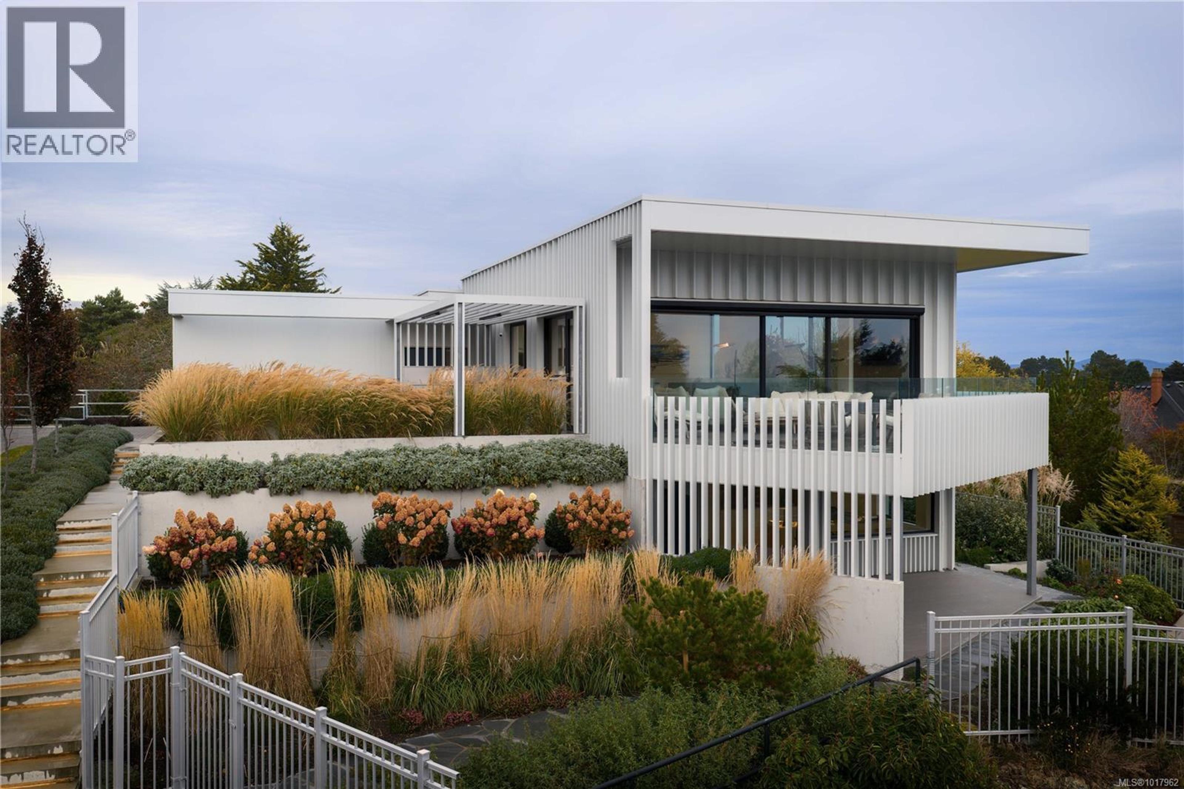 642 Beach Dr, Oak Bay - Exteriors - Photo 11