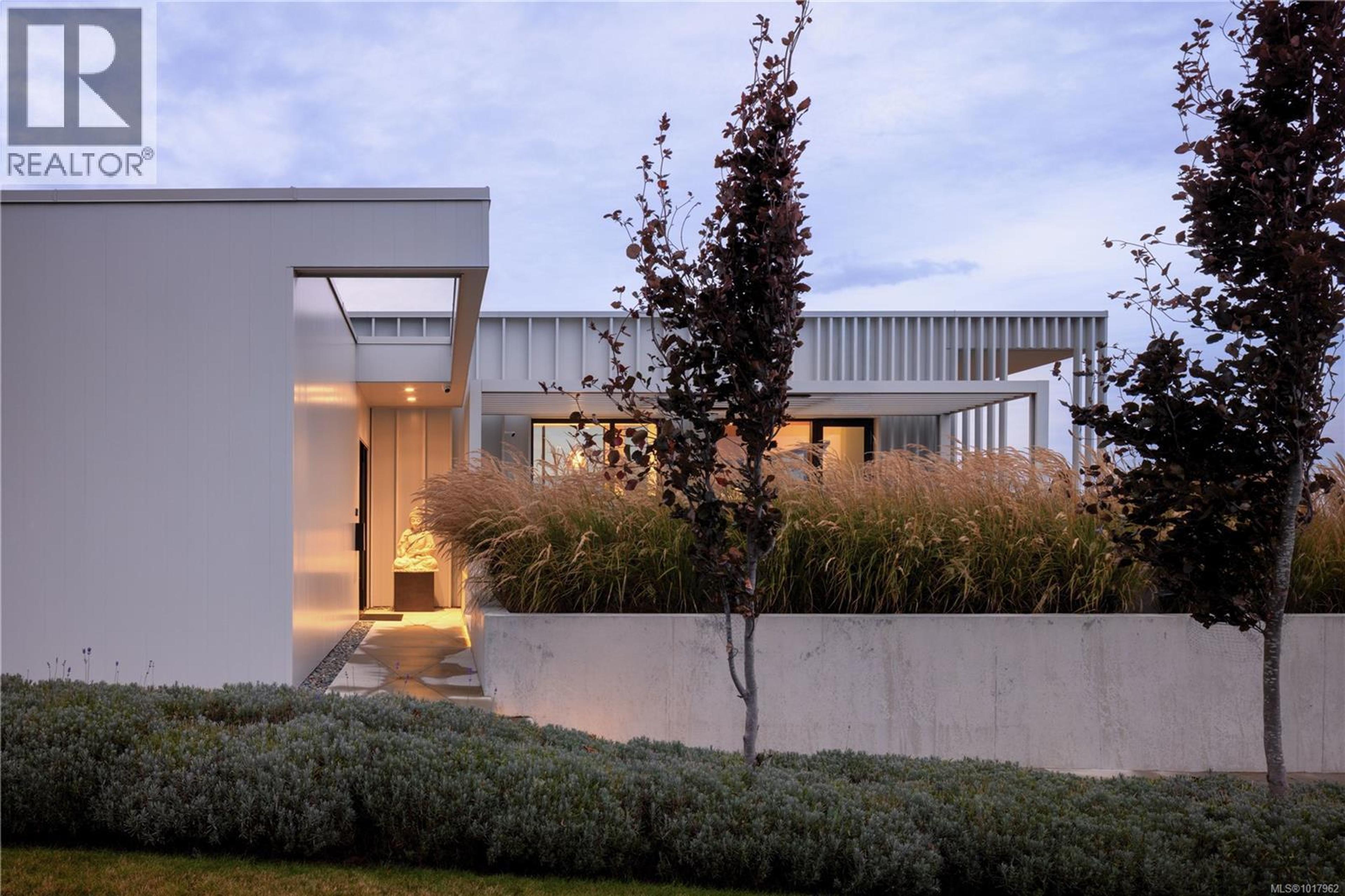 642 Beach Dr, Oak Bay - Exteriors - Photo 15