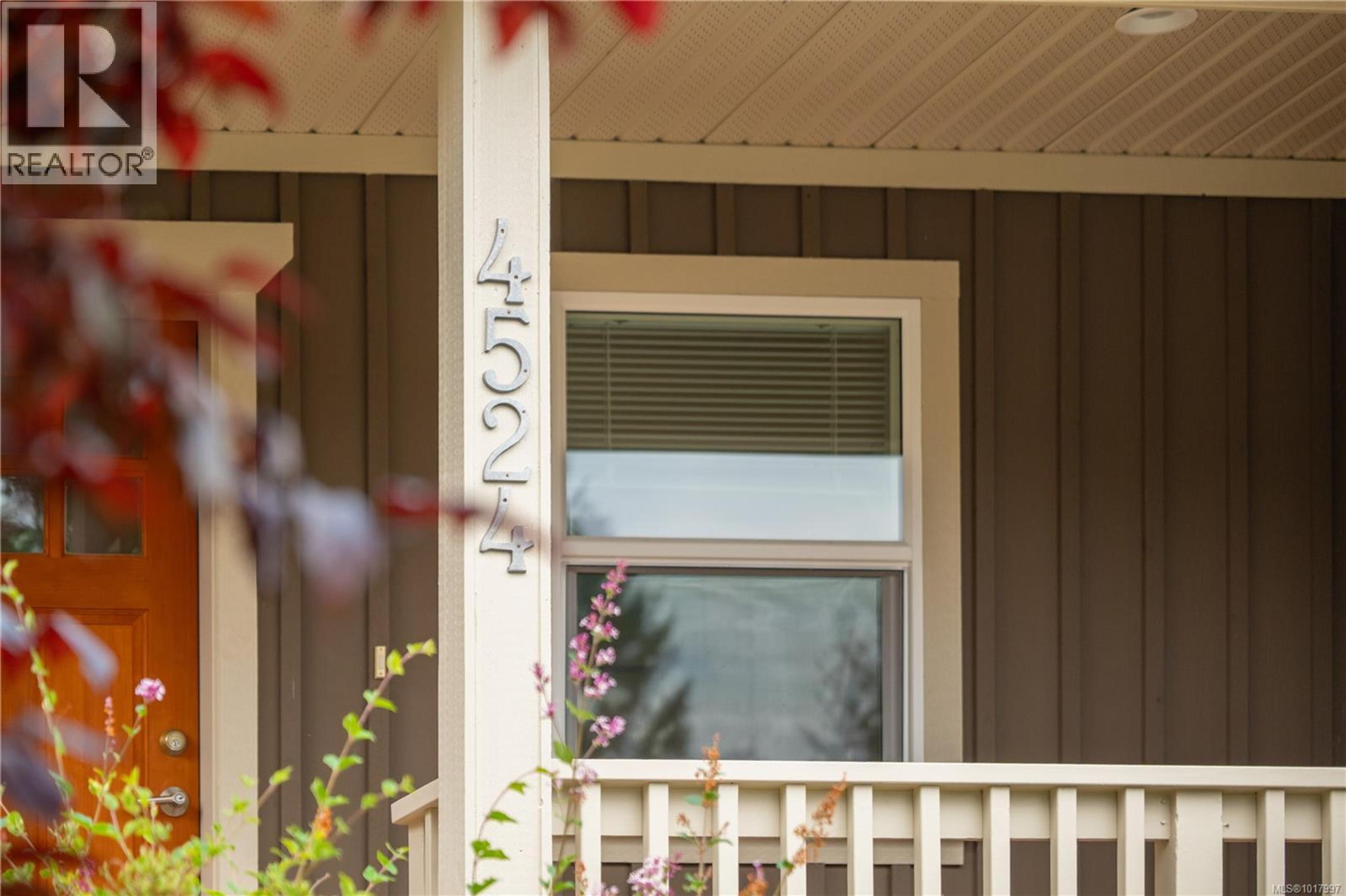 4524 Buena Vista Pl, Cowichan Bay - Exteriors - Photo 3