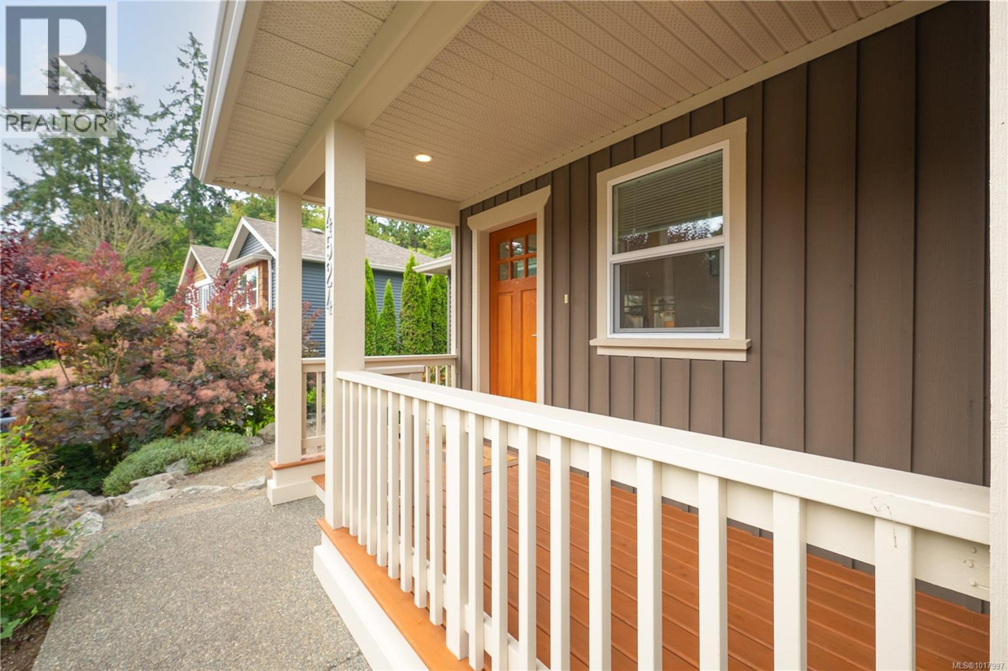 4524 Buena Vista Pl, Cowichan Bay - Exteriors - Photo 4