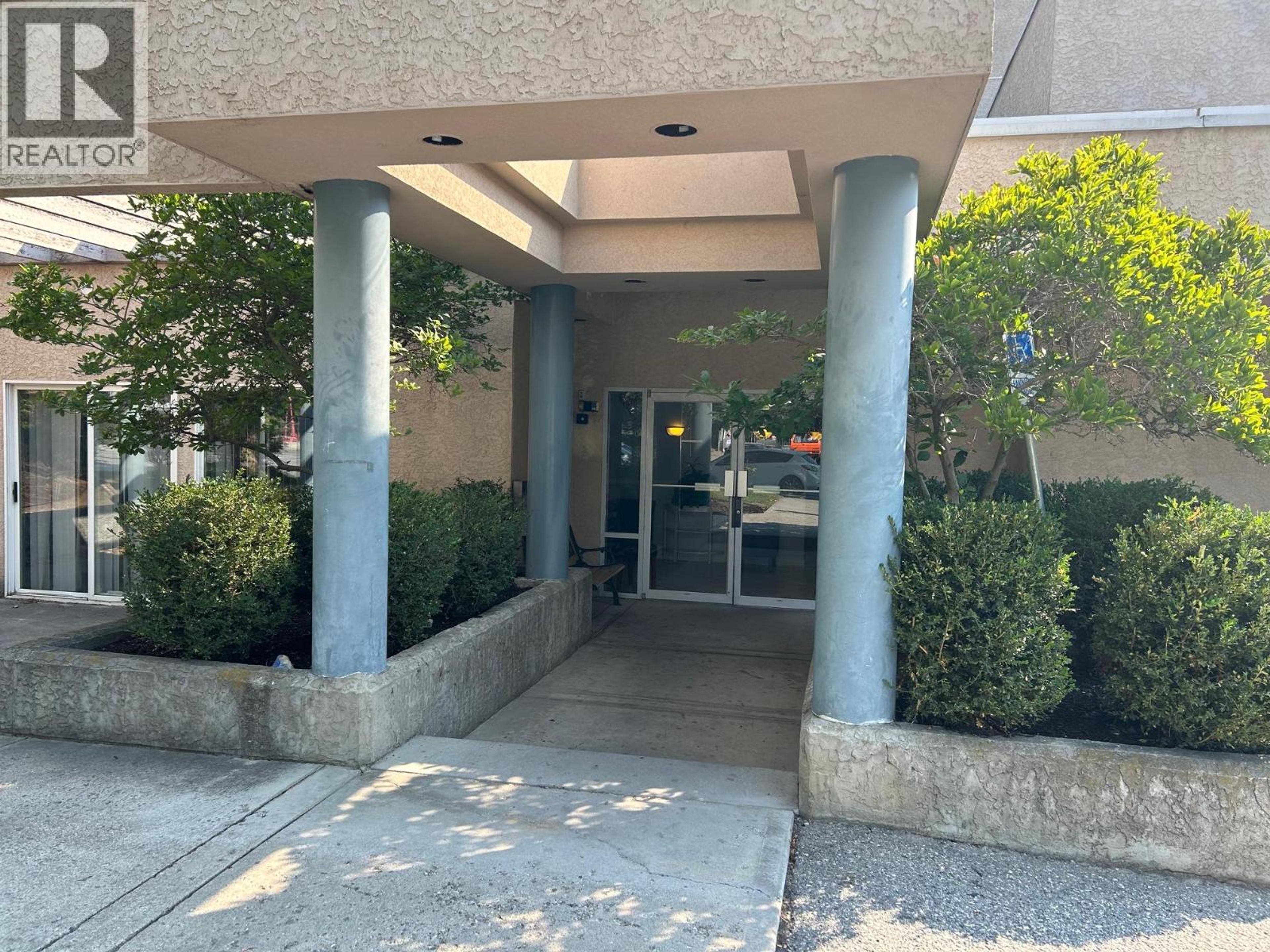 3115 De Montreuil Court, Kelowna - Exteriors - Photo 2