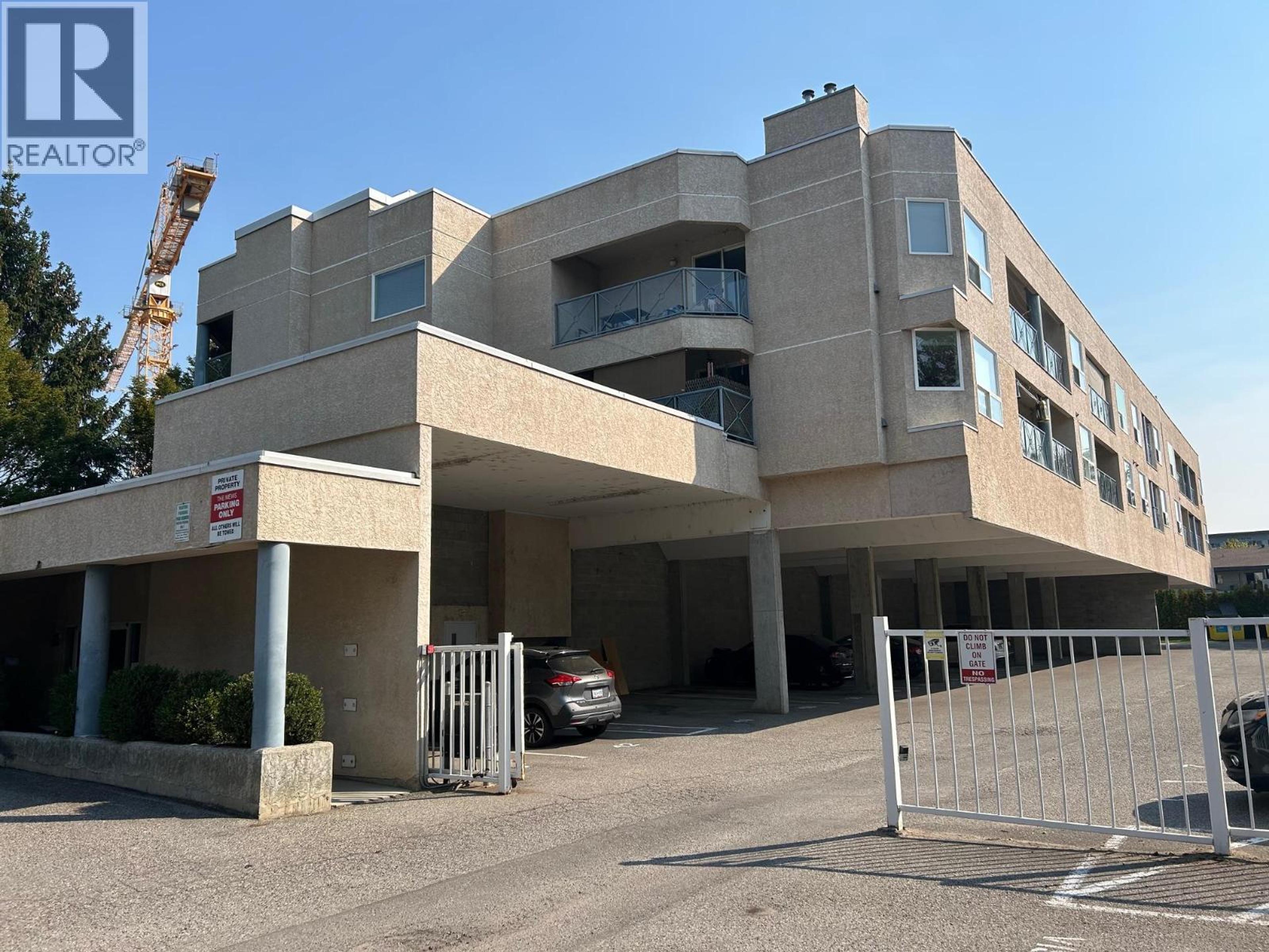 3115 De Montreuil Court, Kelowna - Exteriors - Photo 4