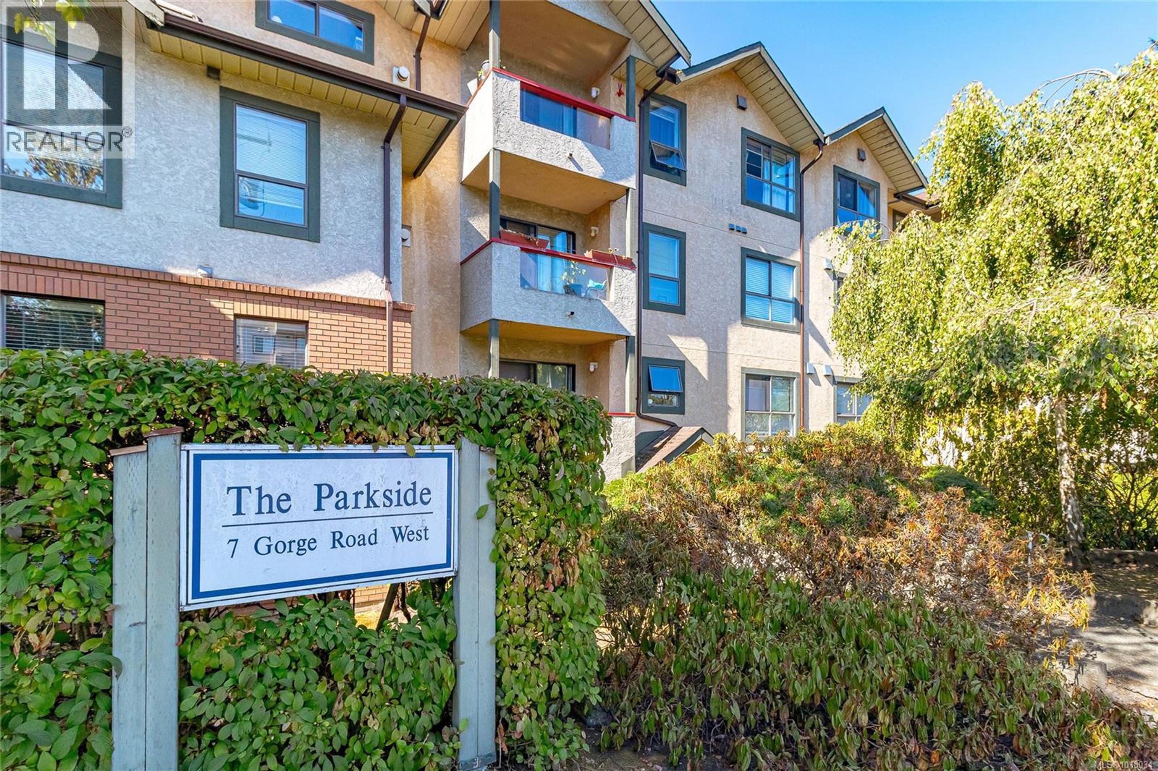 7 Gorge Rd W, Saanich - Exteriors - Photo 2