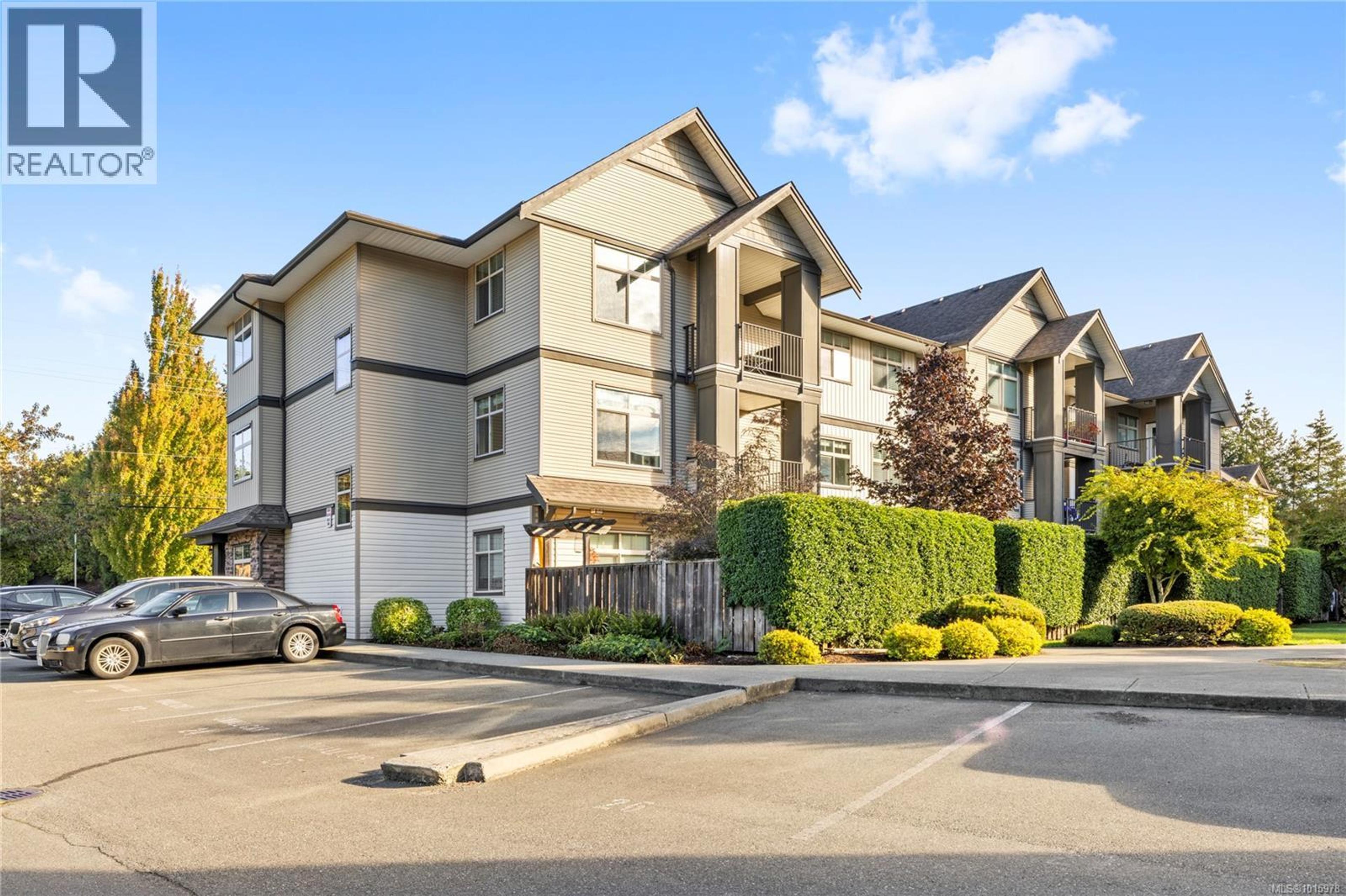 2111 Meredith Rd, Nanaimo - Exteriors - Full Complex View - Photo 2