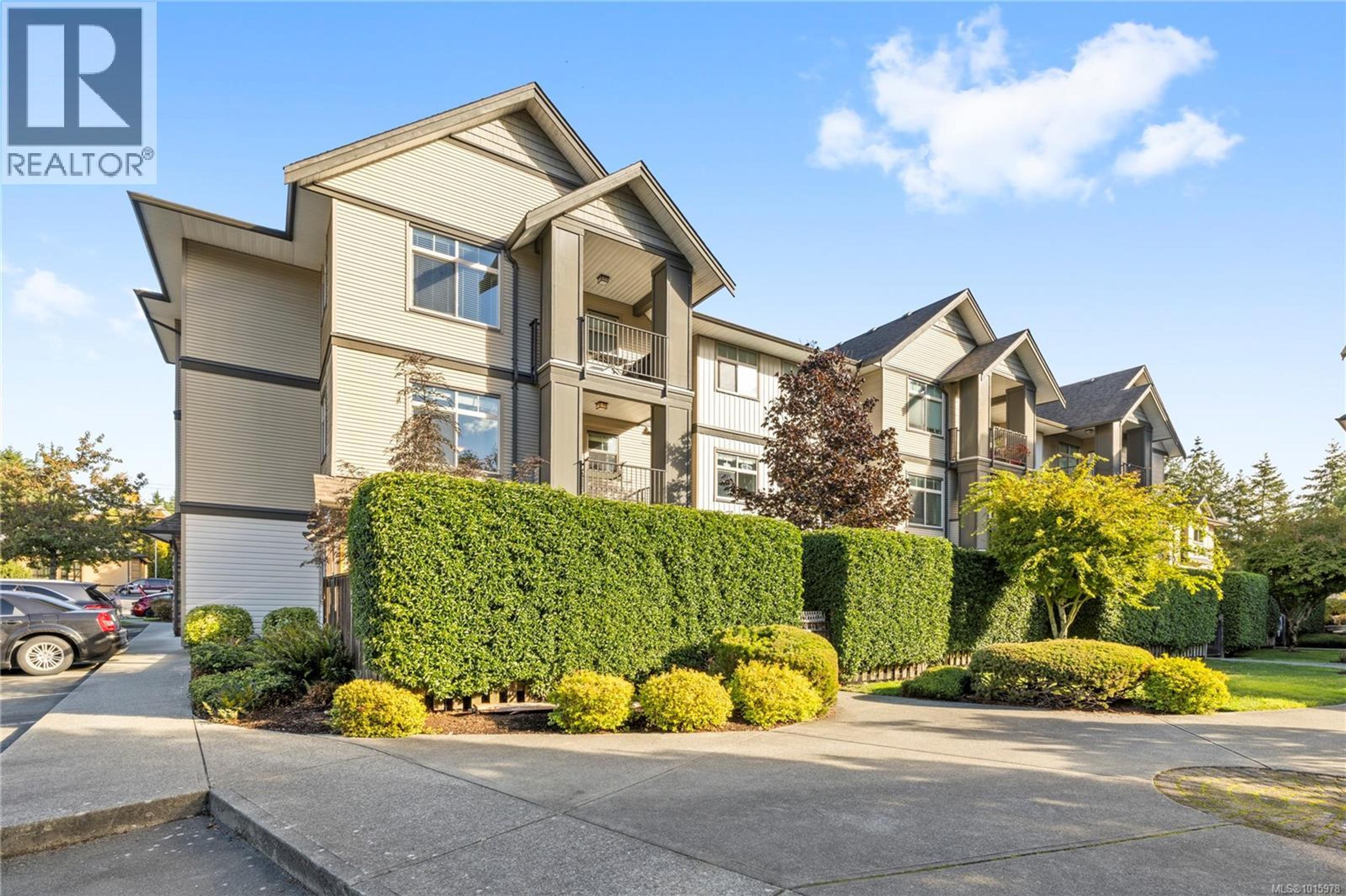 2111 Meredith Rd, Nanaimo - Exteriors - Full Complex View - Photo 3