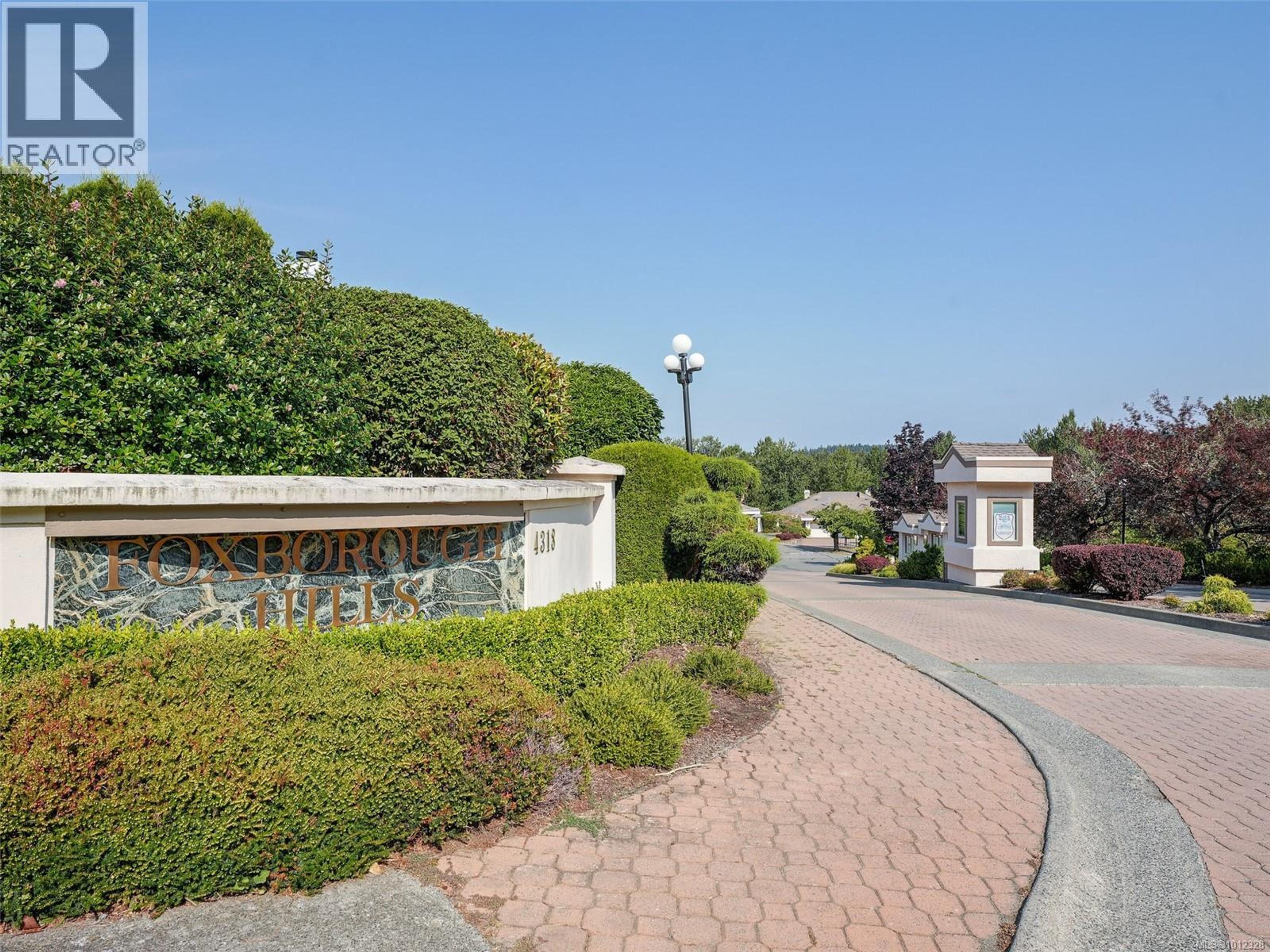 4318 Emily Carr Dr, Saanich - Exteriors - Photo 3