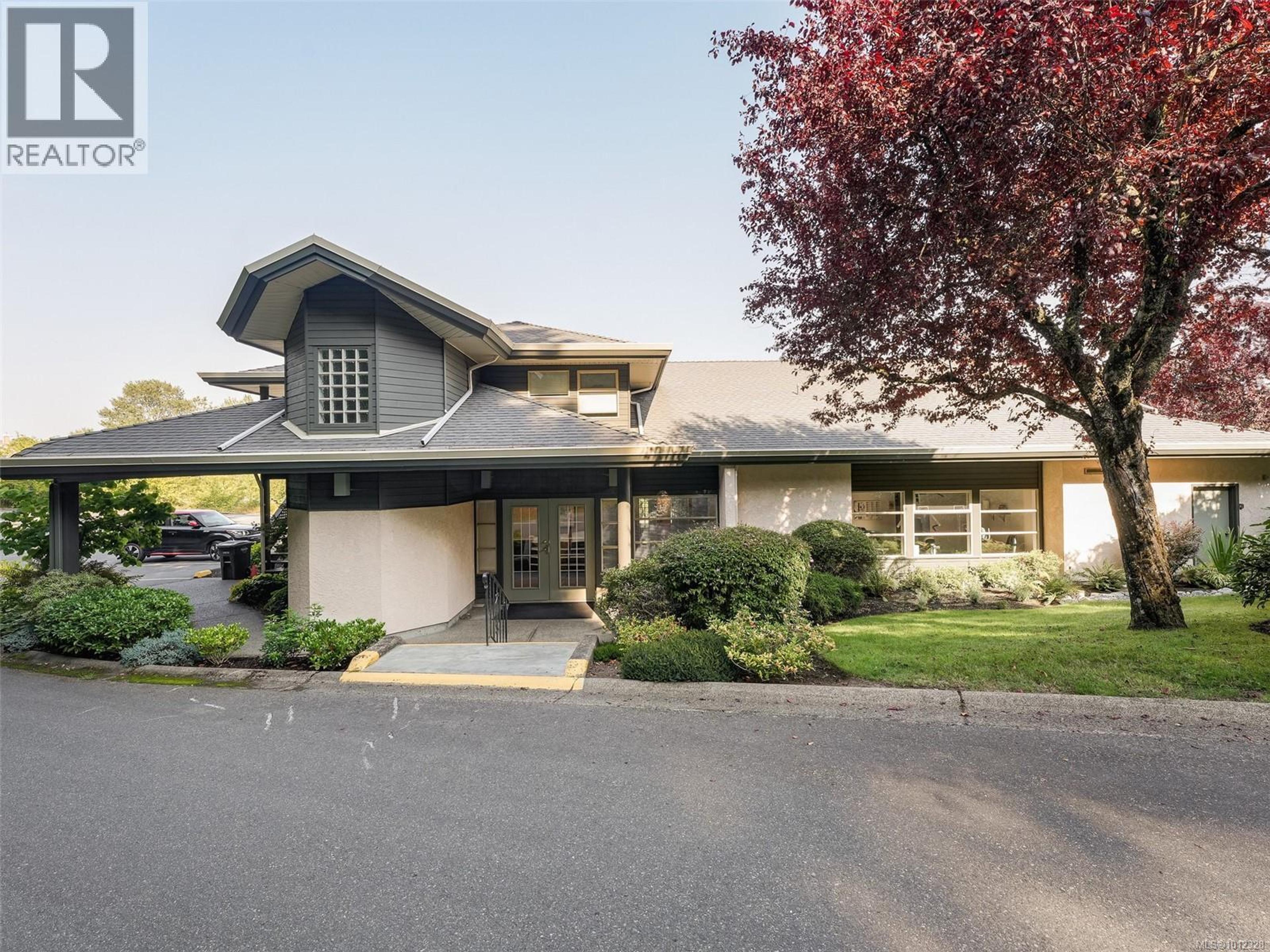 4318 Emily Carr Dr, Saanich - Exteriors - Photo 5