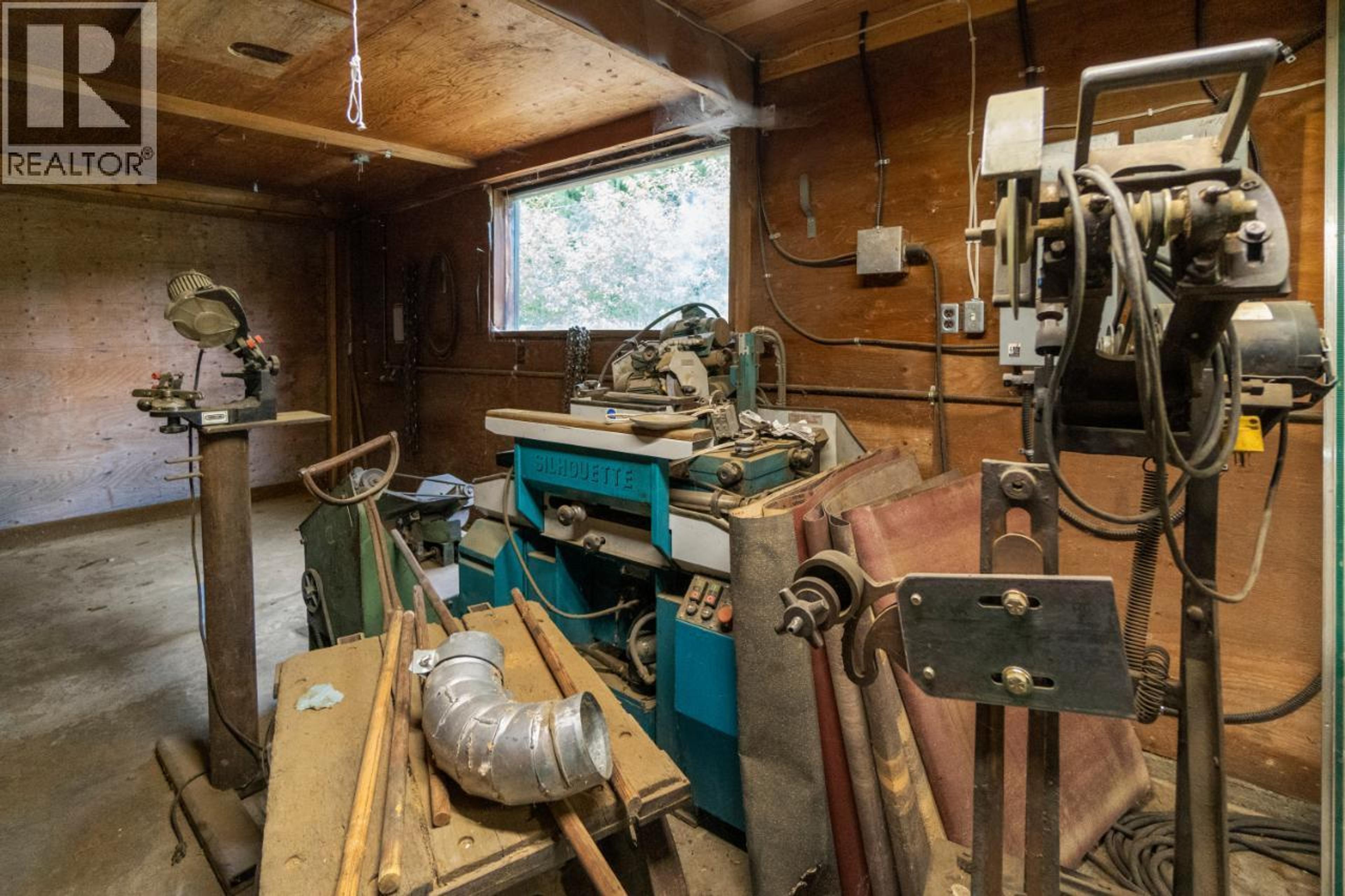 209 LARDEAU RIVER ROAD - 30