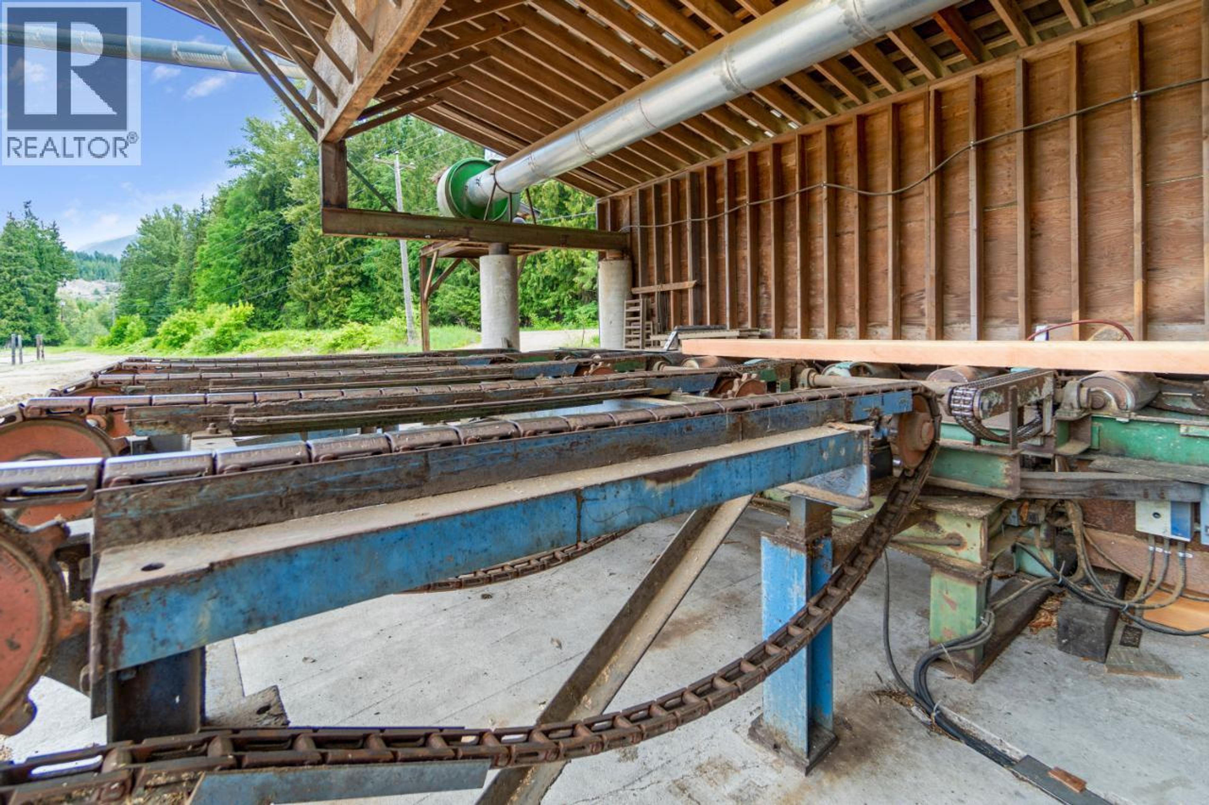 209 LARDEAU RIVER ROAD - 38