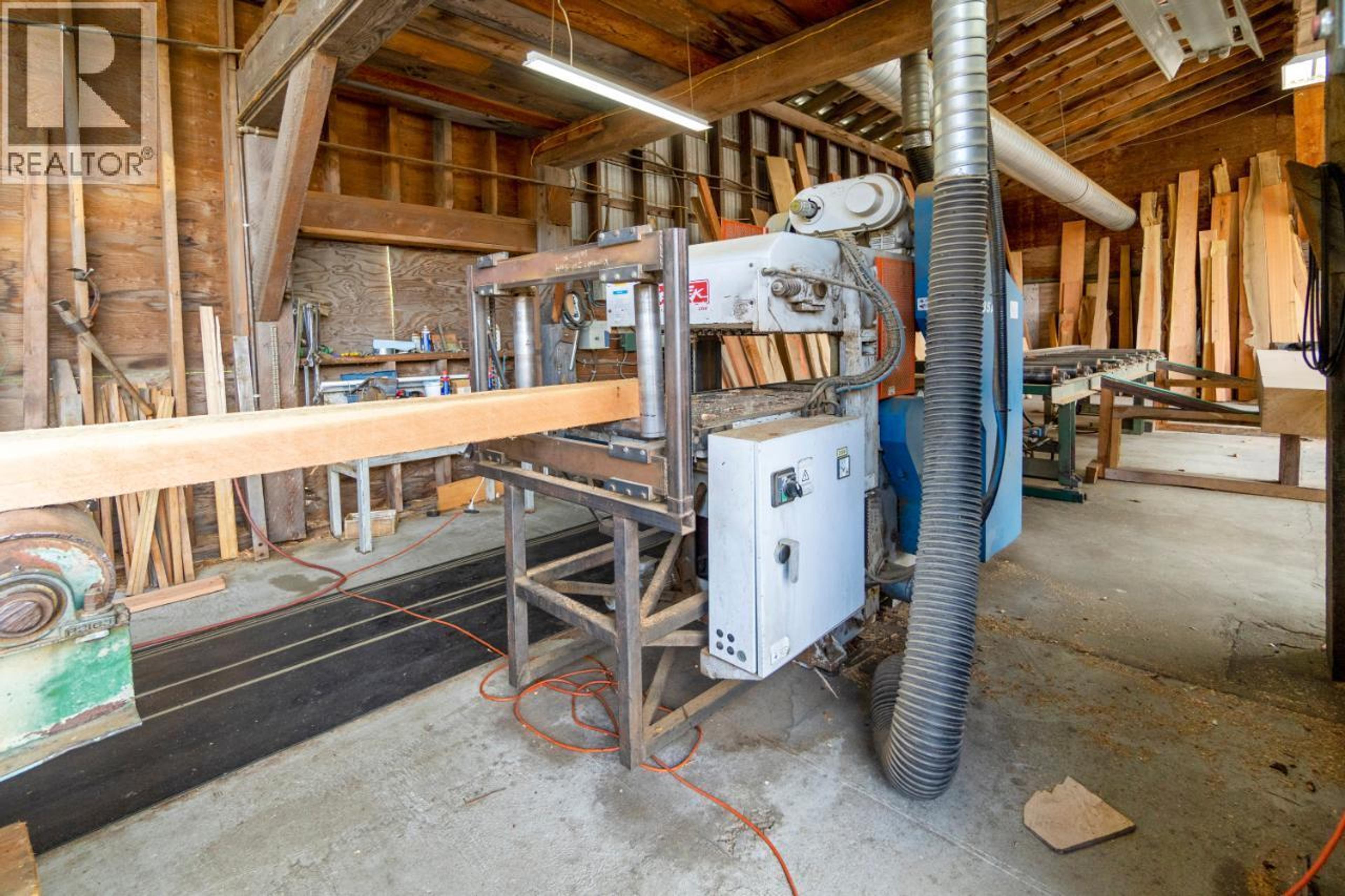 209 LARDEAU RIVER ROAD - 39