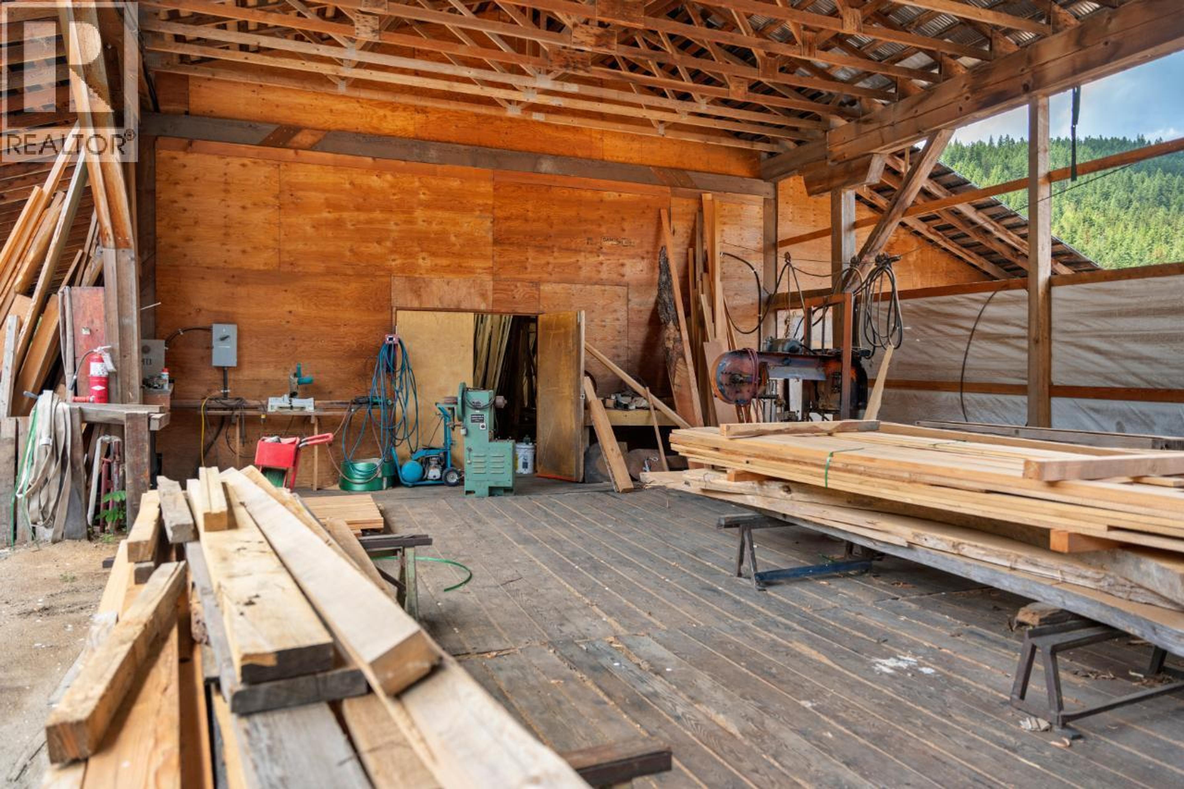 209 LARDEAU RIVER ROAD - 42